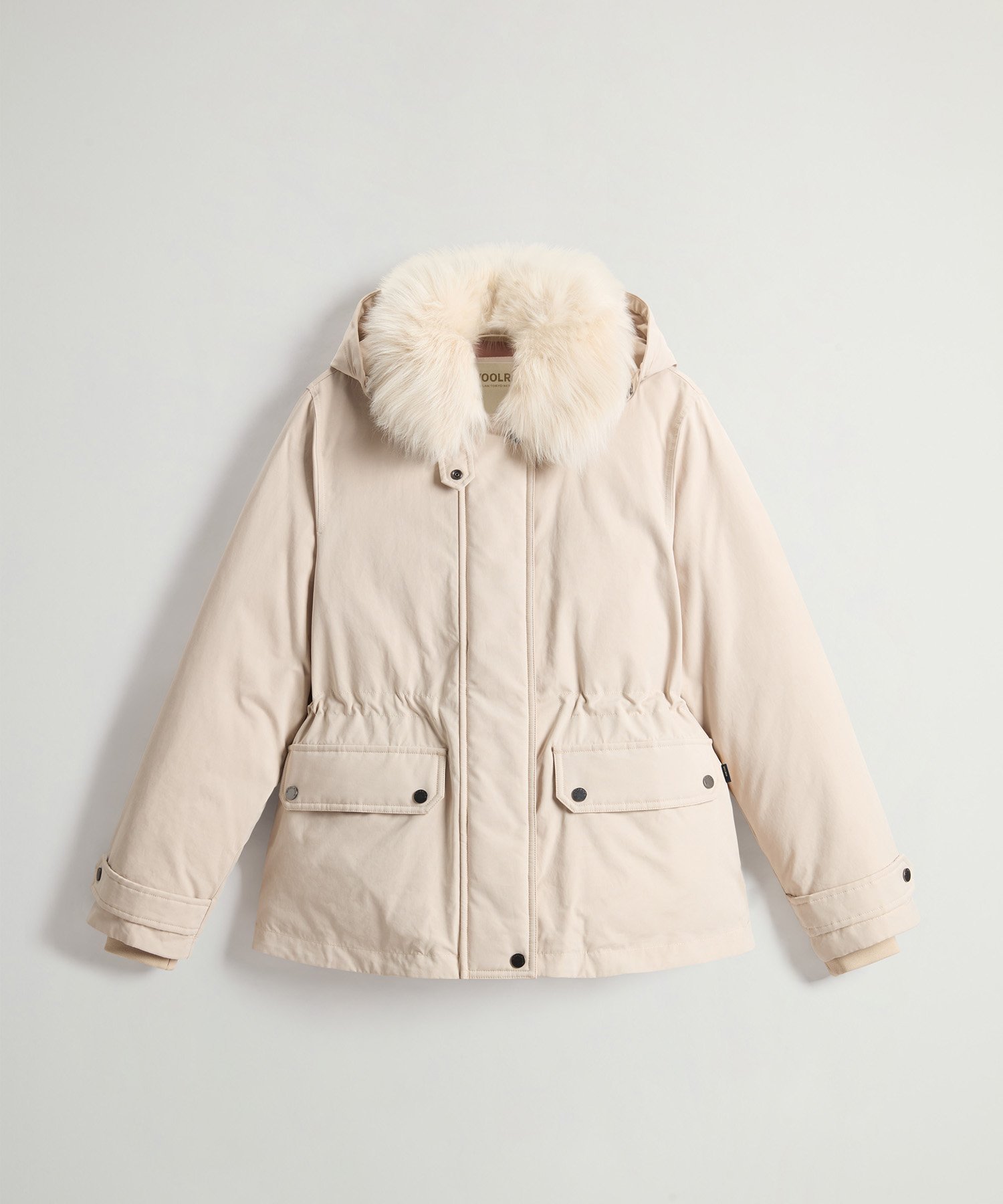 【ウールリッチ/WOOLRICH】の【公式】アークティック ショート パーカ / ARCTIC SHORT PARKA インテリア・キッズ・メンズ・レディースファッション・服の通販 founy(ファニー) 　ファッション　Fashion　レディースファッション　WOMEN　トップス・カットソー　Tops/Tshirt　パーカ　Sweats　ショルダー　Shoulder　ショート　Short　スタンド　Stand　ダウン　Down　ドローコード　Draw Cord　ピーチ　Peach　ポケット　Pocket　モダン　Modern　リラックス　Relax　OXFORD TAN|ID: prp329100004113859 ipo3291000000028941391