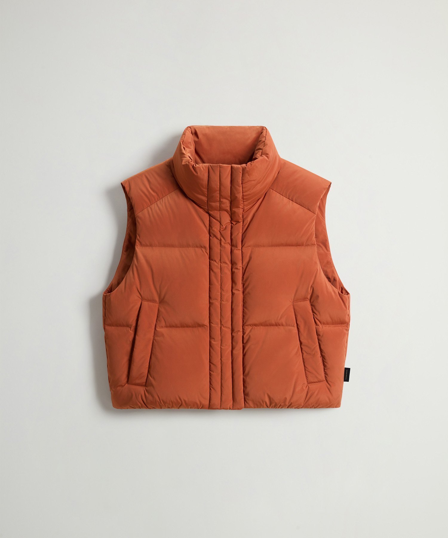 【ウールリッチ/WOOLRICH】の【公式】アルセア ショート ベスト / ALSEA SHORT VEST インテリア・キッズ・メンズ・レディースファッション・服の通販 founy(ファニー) 　ファッション　Fashion　レディースファッション　WOMEN　アウター　Coat Outerwear　トップス・カットソー　Tops/Tshirt　ベスト/ジレ　Gilets/Vests　キルティング　Quilting　ショート　Short　センター　Center　ダウン　Down　ツイル　Twill　ファブリック　Fabric　フロント　Front　ベスト　Vest　ポケット　Pocket　メタル　Metal　GINGER BREAD|ID: prp329100004113865 ipo3291000000028940380