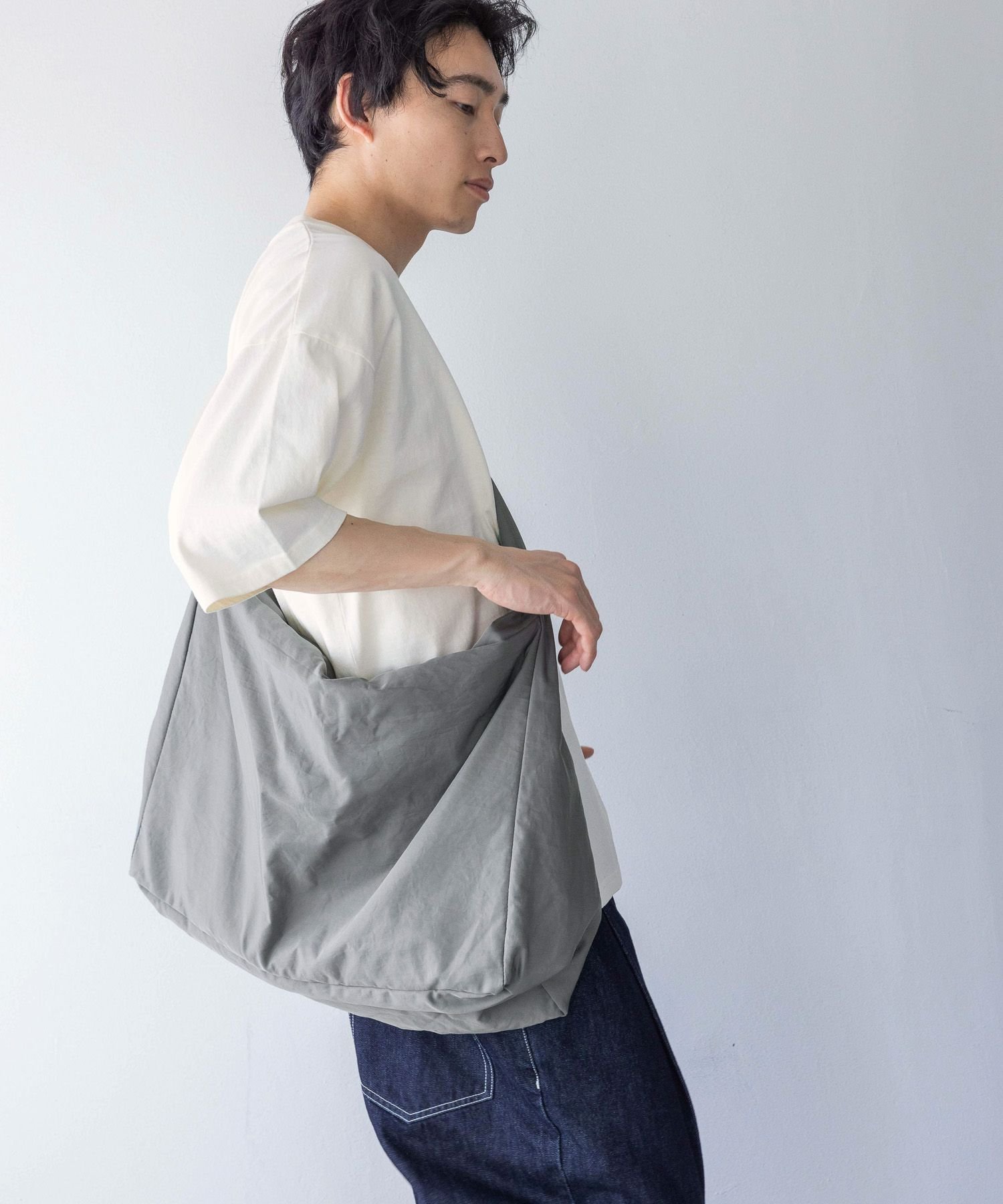 【ローリーズファーム/LOWRYS FARM】のナイロンワイドストラップショルダーBAG インテリア・キッズ・メンズ・レディースファッション・服の通販 founy(ファニー) 　ファッション　Fashion　レディースファッション　WOMEN　バッグ　Bag　ジップ　Zip　ラップ　Wrap　GRY5|ID: prp329100004121267 ipo3291000000028121775