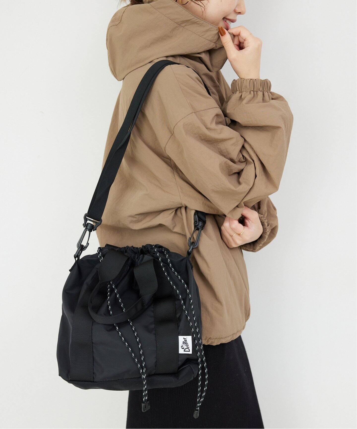 【スローブ イエナ/SLOBE IENA】のDRIFTER/ドリフター HANDLE BUCKET TOTE DFV1615 インテリア・キッズ・メンズ・レディースファッション・服の通販 founy(ファニー) 　ファッション　Fashion　レディースファッション　WOMEN　バッグ　Bag　ブラック|ID: prp329100004127867 ipo3291000000028939444