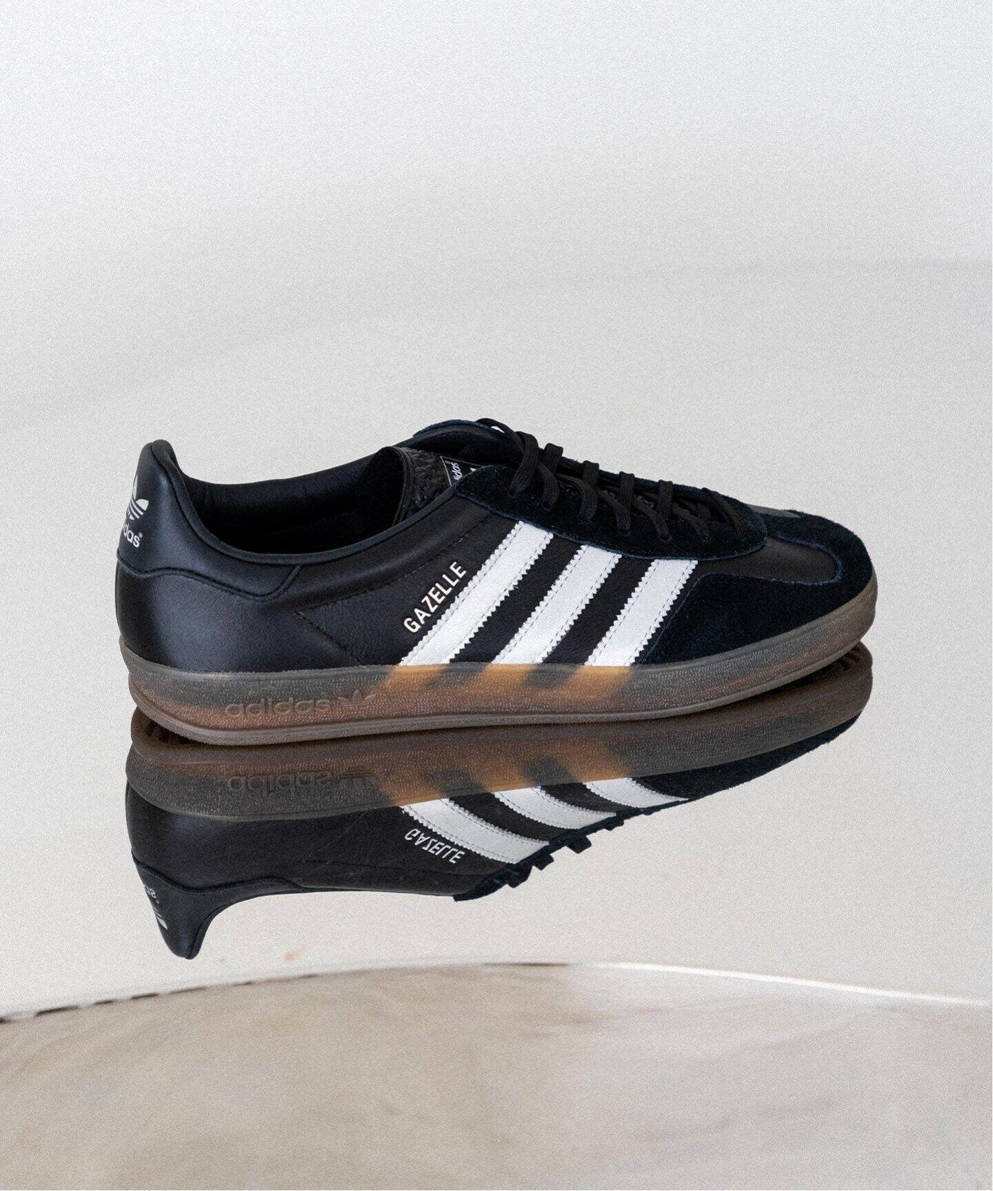 【イエナ/IENA】のadidas Originals for EDIFICE/IENA 別注 GAZELLE INDOOR Exclusiveモデル 人気、トレンドファッション・服の通販 founy(ファニー) 　ファッション　Fashion　レディースファッション　WOMEN　クラシック　Classic　シューズ　Shoes　シルバー　Silver　ジュエリー　Jewelry　スウェード　Suede　ストライプ　Stripe　スポーツ　Sports　モノトーン　Monotone　ラグジュアリー　Luxury　人気　Popularity　別注　Special Order　 other-1|ID: prp329100004128650 ipo3291000000028339526