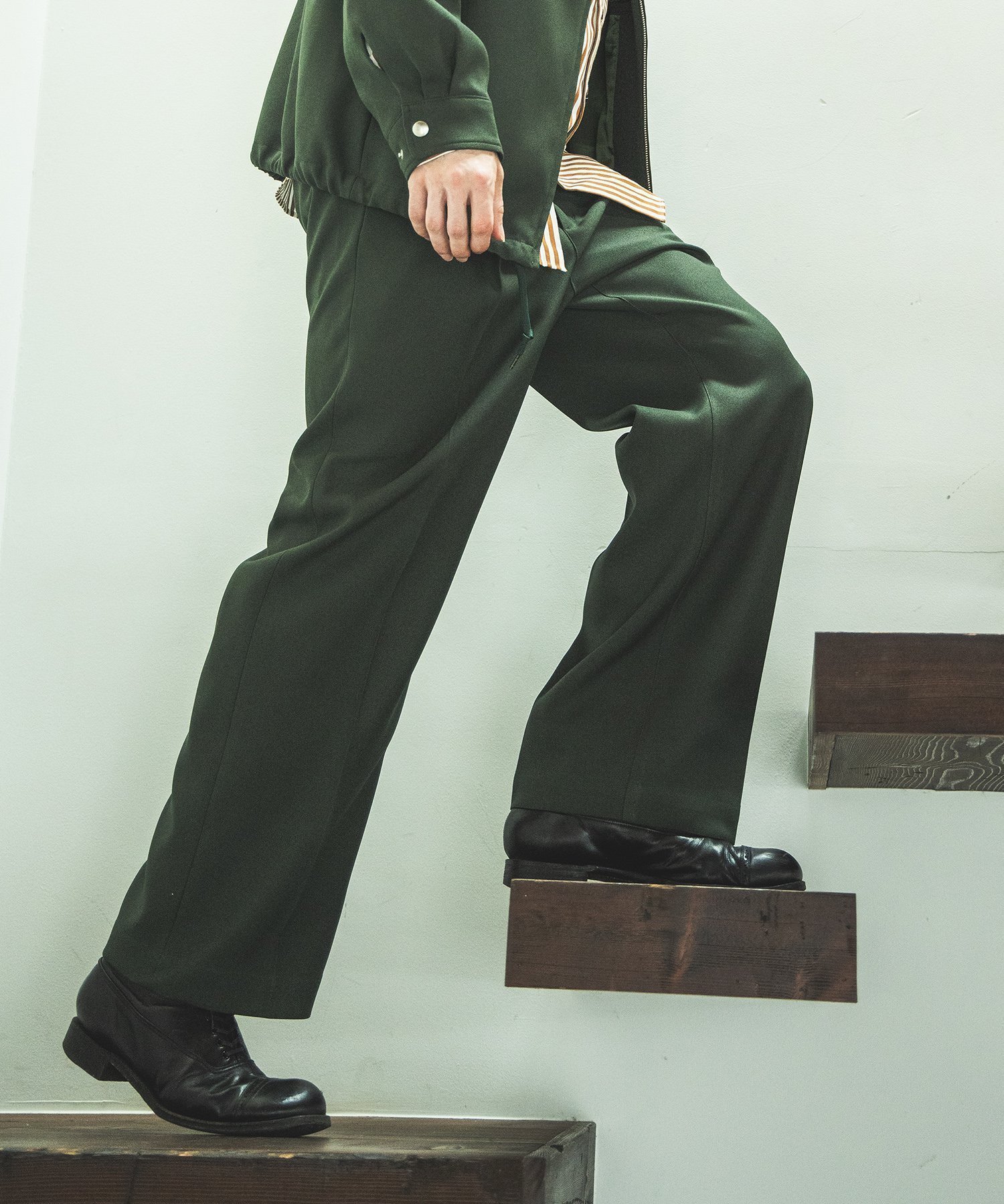 【ミスターオリーブ/MR.OLIVE / MEN】のRETORO POLYESTER TWILL /EASY TWO PLEATS STA-PREST WIDE PANTS 人気、トレンドファッション・服の通販 founy(ファニー) 　ファッション　Fashion　メンズファッション　MEN　ボトムス　Bottoms/Men　シューズ　Shoes　ジャケット　Jacket　ストレート　Straight　スニーカー　Sneakers　スピンドル　Spindle　スラックス　Slacks　セットアップ　Set Up　センター　Center　ワイド　Wide　定番　Standard　 other-1|ID: prp329100004134910 ipo3291000000028298153