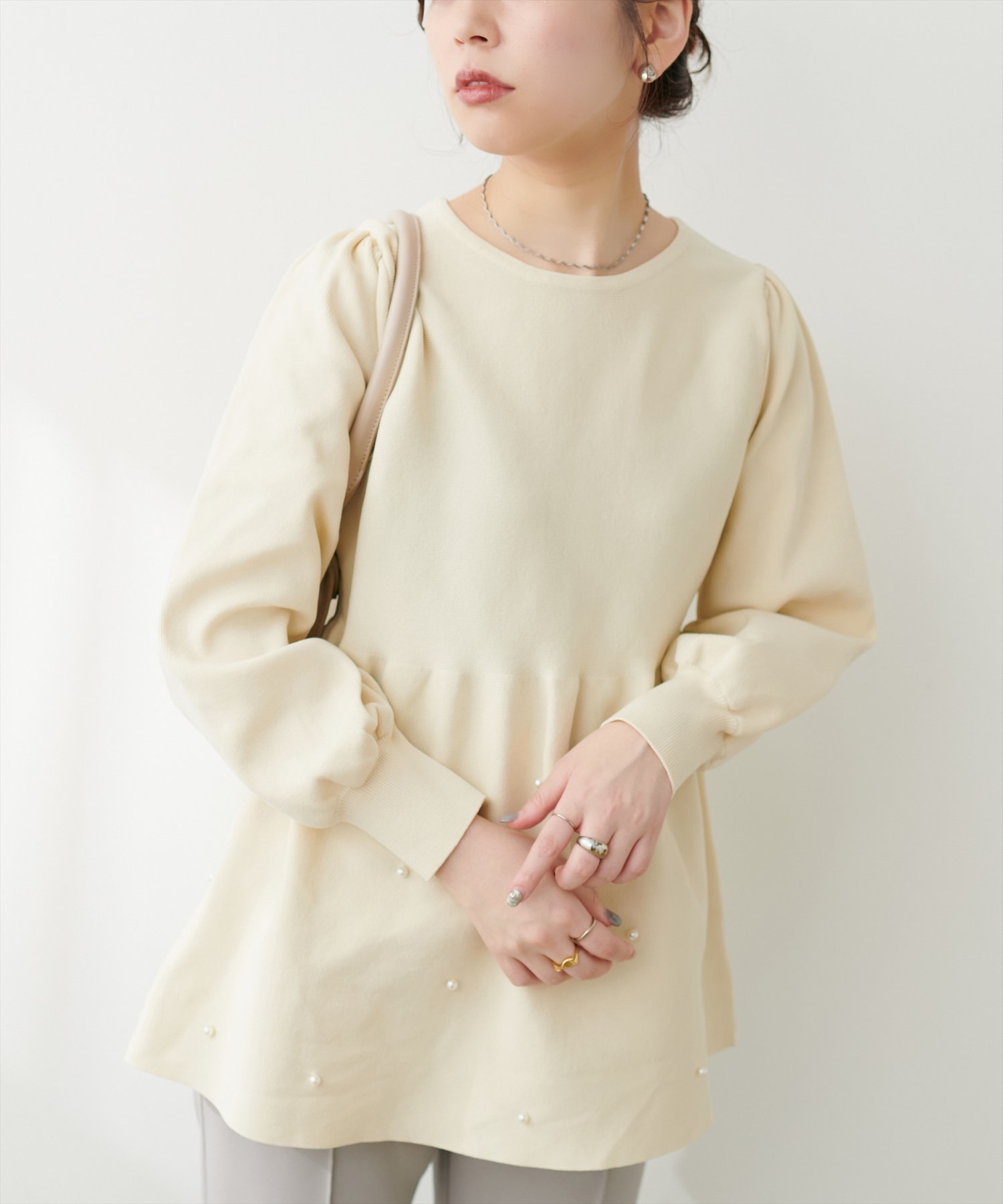 【ナチュラルクチュール/natural couture】の【mamamo】パール付きペプラムニット 人気、トレンドファッション・服の通販 founy(ファニー) 　ファッション　Fashion　レディースファッション　WOMEN　トップス・カットソー　Tops/Tshirt　ニット　Knit Tops　2024年　2024　2024-2025秋冬・A/W　Aw/Autumn/Winter/Fw/Fall/2024-2025　おすすめ　Recommend　スラックス　Slacks　ダウン　Down　チュニック　Tunic　デニム　Denim　パール　Pearl　ペプラム　Peplum　ボトム　Bottom　ポケット　Pocket　夏　Summer　楽ちん　Easy　 other-1|ID: prp329100004148731 ipo3291000000028806392