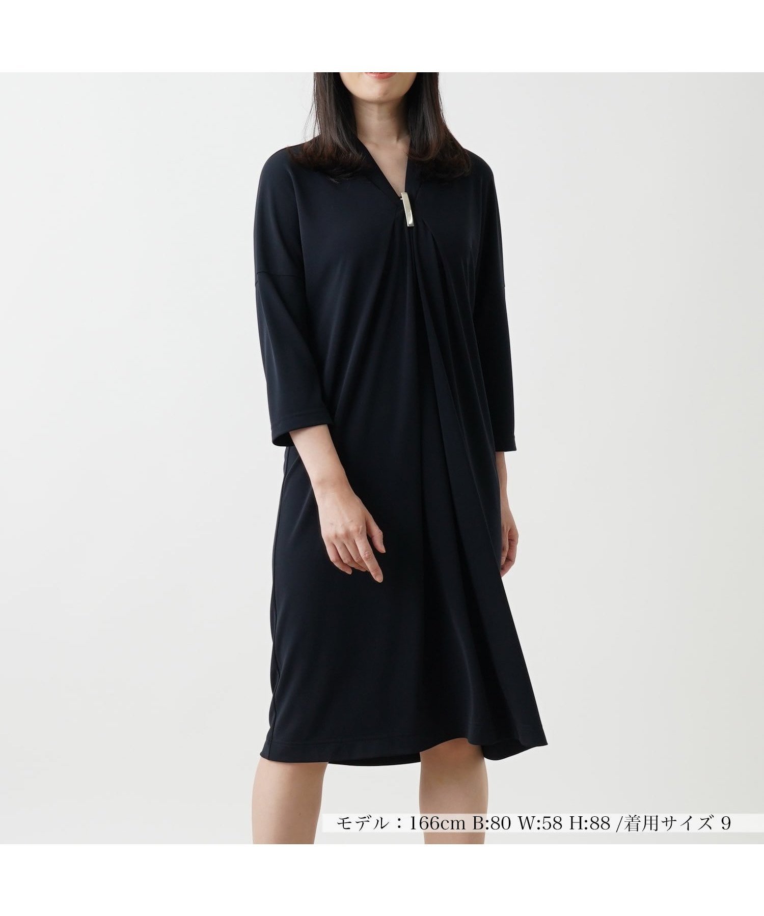 【レリアン/LEILIAN】のVネックプレートワンピース 人気、トレンドファッション・服の通販 founy(ファニー) 　ファッション　Fashion　レディースファッション　WOMEN　ワンピース　Dress　ウォッシャブル　Washable　シルバー　Silver　ドレープ　Drape　フロント　Front　モチーフ　Motif　秋　Autumn/Fall　 other-1|ID: prp329100004156040 ipo3291000000028643523