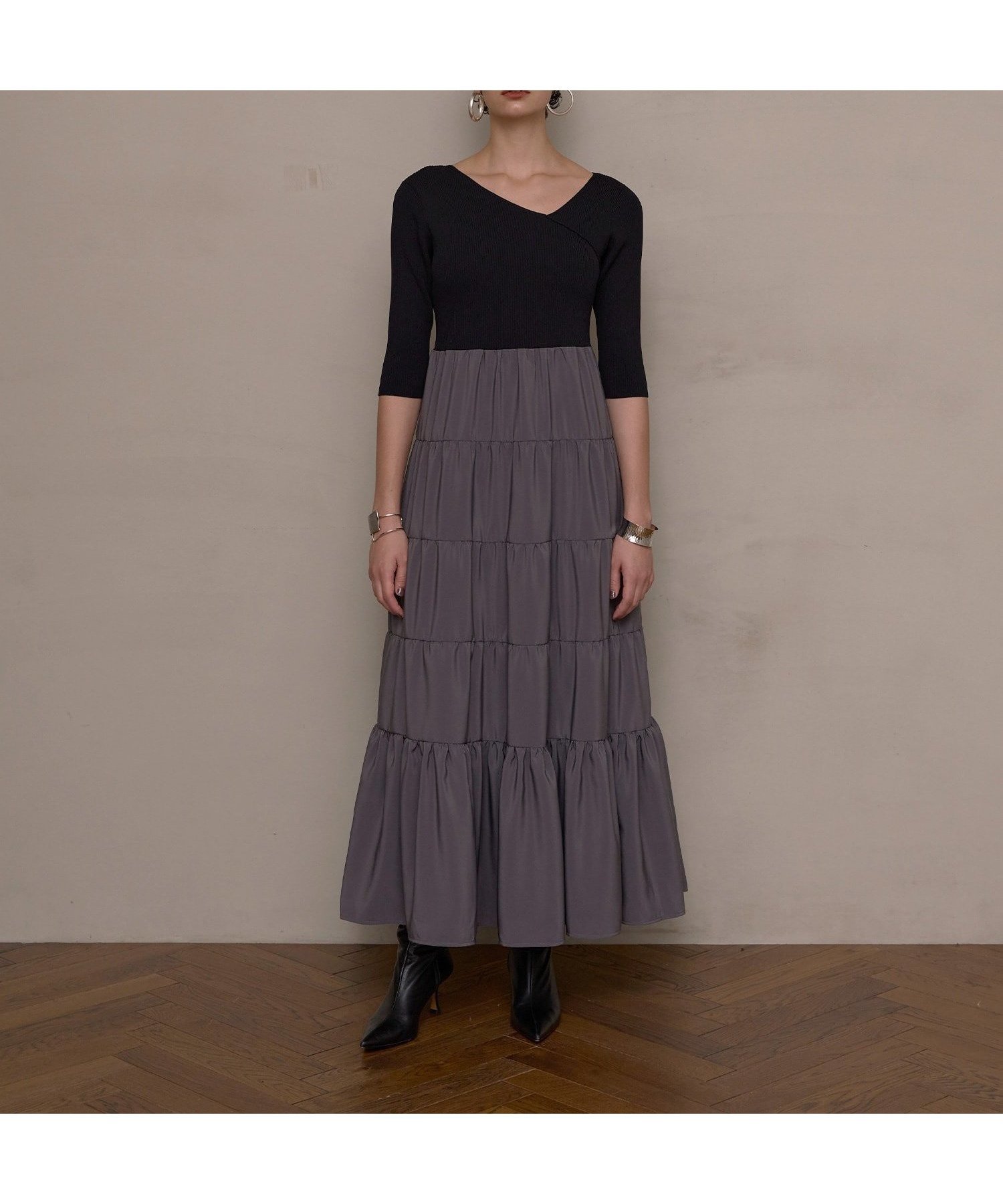 【ミエリインヴァリアント/MIELIINVARIANT】のTiered Docking Bicolor Dress 人気、トレンドファッション・服の通販 founy(ファニー) 　ファッション　Fashion　レディースファッション　WOMEN　ワンピース　Dress　ドレス　Party Dresses　カッティング　Cutting　ギャザー　Gather　サマー　Summer　ティアード　Tiered　ドッキング　Docking　ドレス　Dress　旅行　Travel　 other-1|ID: prp329100004156042 ipo3291000000028643536