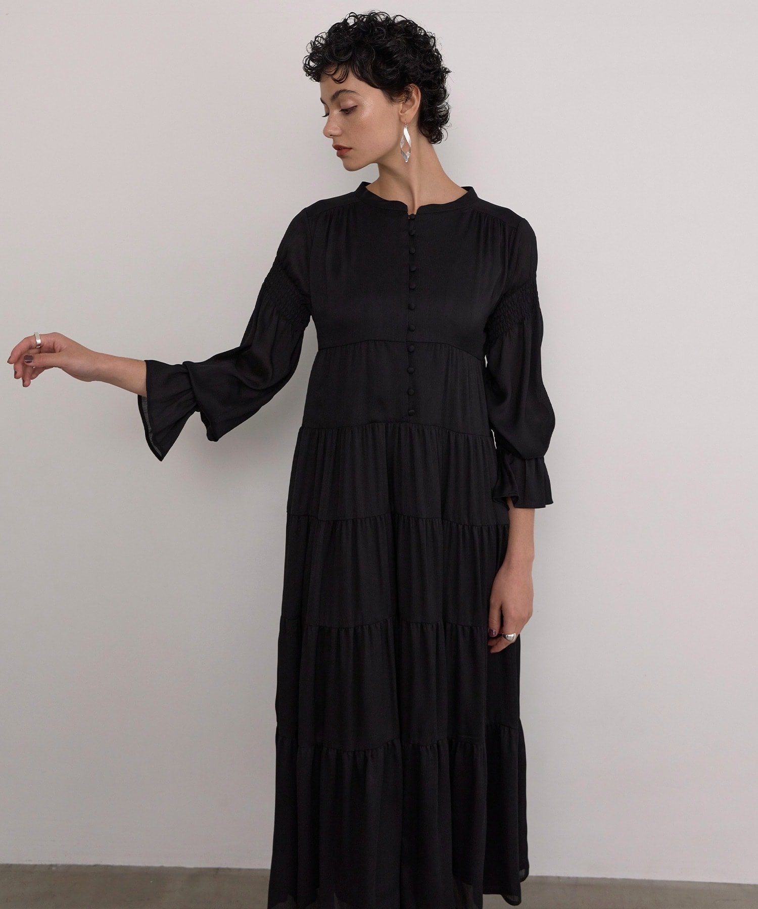 【ミエリインヴァリアント/MIELIINVARIANT】のSatin Tiered Gather Dress 人気、トレンドファッション・服の通販 founy(ファニー) 　ファッション　Fashion　レディースファッション　WOMEN　ワンピース　Dress　ドレス　Party Dresses　クラシック　Classic　サテン　Satin　シャーリング　Shirring　ティアード　Tiered　エレガント 上品　Elegant　軽量　Lightweight　 other-1|ID: prp329100004156044 ipo3291000000028643557