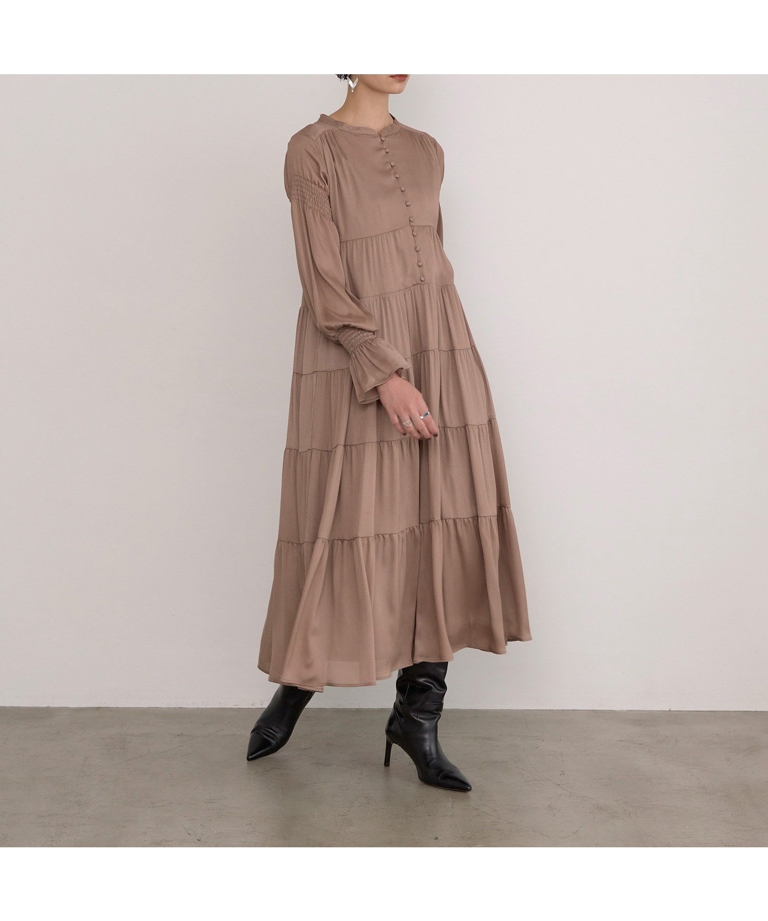 【ミエリインヴァリアント/MIELIINVARIANT】のSatin Tiered Gather Dress インテリア・キッズ・メンズ・レディースファッション・服の通販 founy(ファニー) 　ファッション　Fashion　レディースファッション　WOMEN　ワンピース　Dress　ドレス　Party Dresses　クラシック　Classic　サテン　Satin　シャーリング　Shirring　ティアード　Tiered　エレガント 上品　Elegant　軽量　Lightweight　MOCHA|ID: prp329100004156044 ipo3291000000028643564