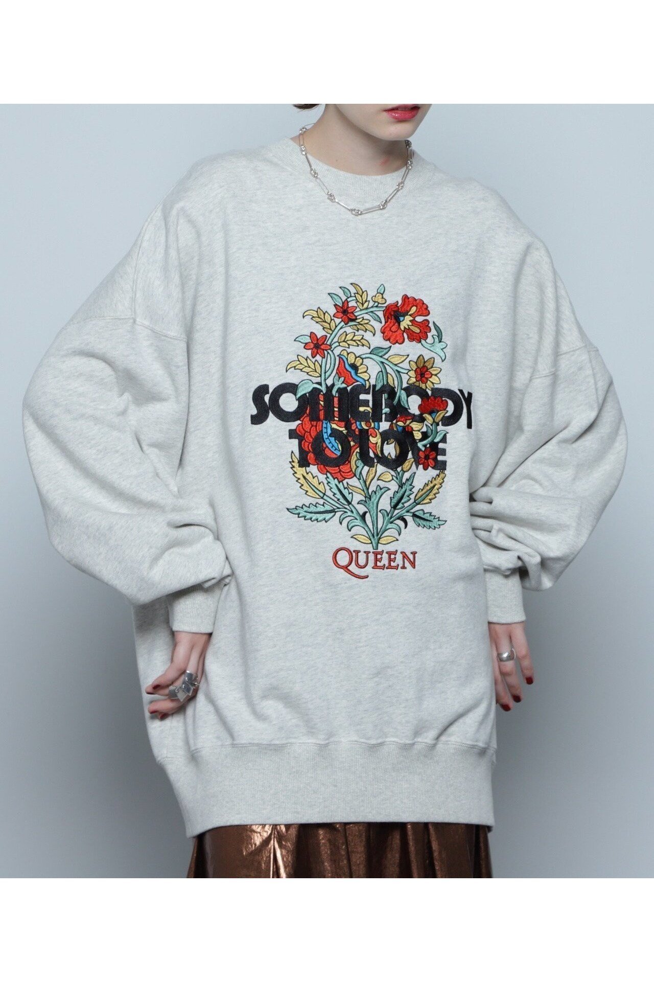 【ローズバッド/ROSE BUD】のQUEEN エンブロイダリービッグスウェット 人気、トレンドファッション・服の通販 founy(ファニー) 　ファッション　Fashion　レディースファッション　WOMEN　トップス・カットソー　Tops/Tshirt　パーカ　Sweats　スウェット　Sweat　グラフィック　Graphic　スウェット　Sweat　スペシャル　Special　ビッグ　Big　 other-1|ID: prp329100004156338 ipo3291000000028645232