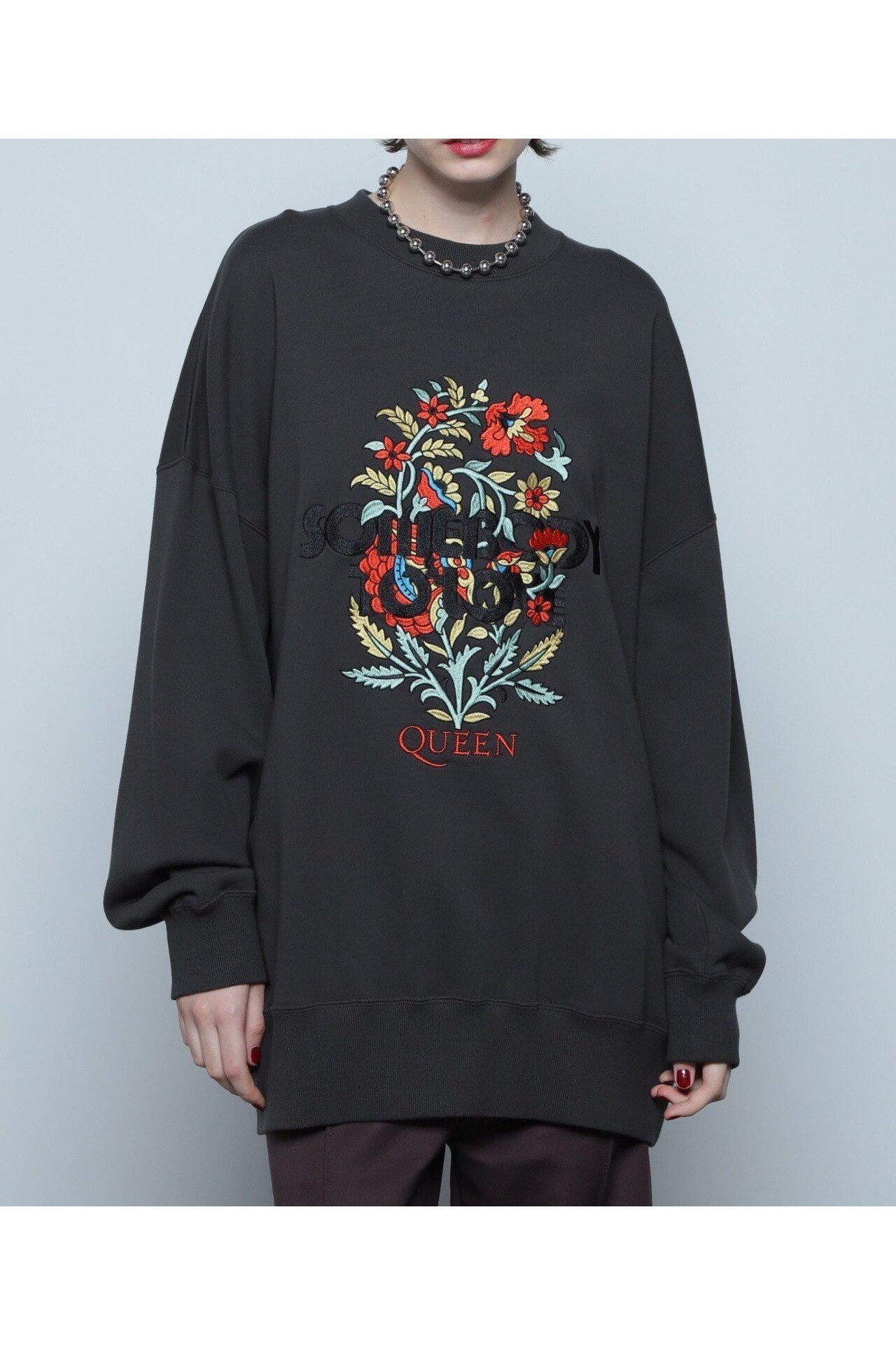 【ローズバッド/ROSE BUD】のQUEEN エンブロイダリービッグスウェット インテリア・キッズ・メンズ・レディースファッション・服の通販 founy(ファニー) 　ファッション　Fashion　レディースファッション　WOMEN　トップス・カットソー　Tops/Tshirt　パーカ　Sweats　スウェット　Sweat　グラフィック　Graphic　スウェット　Sweat　スペシャル　Special　ビッグ　Big　ブラック|ID: prp329100004156338 ipo3291000000028645237