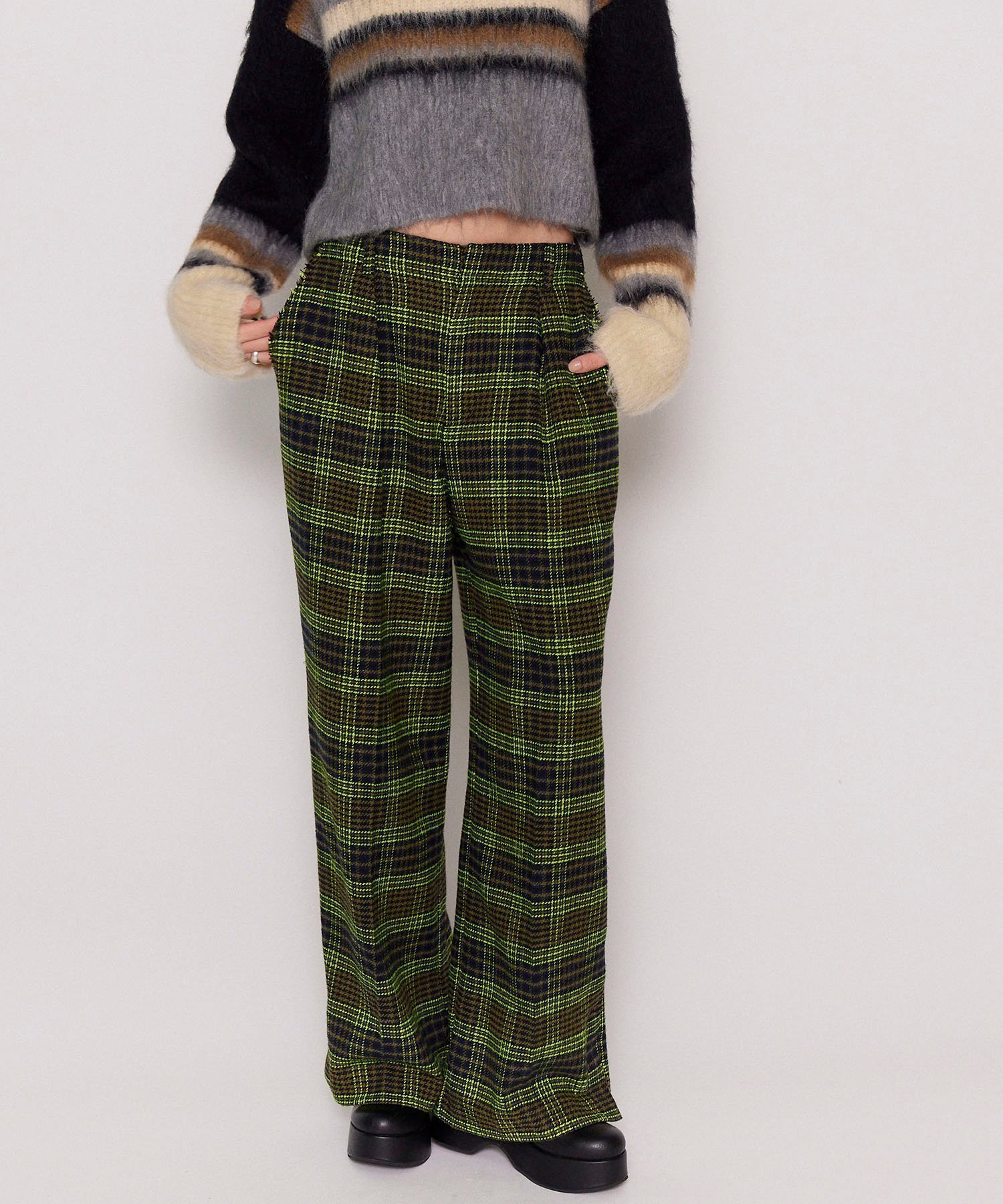 【メゾンスペシャル/MAISON SPECIAL】のSaxony Pants インテリア・キッズ・メンズ・レディースファッション・服の通販 founy(ファニー) 　ファッション　Fashion　レディースファッション　WOMEN　パンツ　Pants　シューズ　Shoes　スニーカー　Sneakers　スリット　Slit　フレア　Flare　ポケット　Pocket　リラックス　Relax　冬　Winter　KHK|ID: prp329100004159521 ipo3291000000028701078