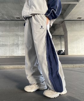 【チルファー/Chillfar】のサイドジップ切り替えナイロンパンツ 人気、トレンドファッション・服の通販 founy(ファニー) ファッション Fashion レディースファッション WOMEN パンツ Pants サイドジップ Side Zip ジップ Zip ワイド Wide |ID:prp329100004160075