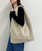 【その他のブランド/Other】の【LE VERNIS/ル・ベルニ】ファースクエアバッグ 人気、トレンドファッション・服の通販 founy(ファニー) ファッション Fashion レディースファッション WOMEN バッグ Bag シンプル Simple スクエア Square スマート Smart 財布 Wallet フェイクファー Faux Fur ポーチ Pouch 2024年 2024 2024-2025秋冬・A/W Aw/Autumn/Winter/Fw/Fall/2024-2025 thumbnail ライトグレー|ID: prp329100004160758 ipo3291000000028720406