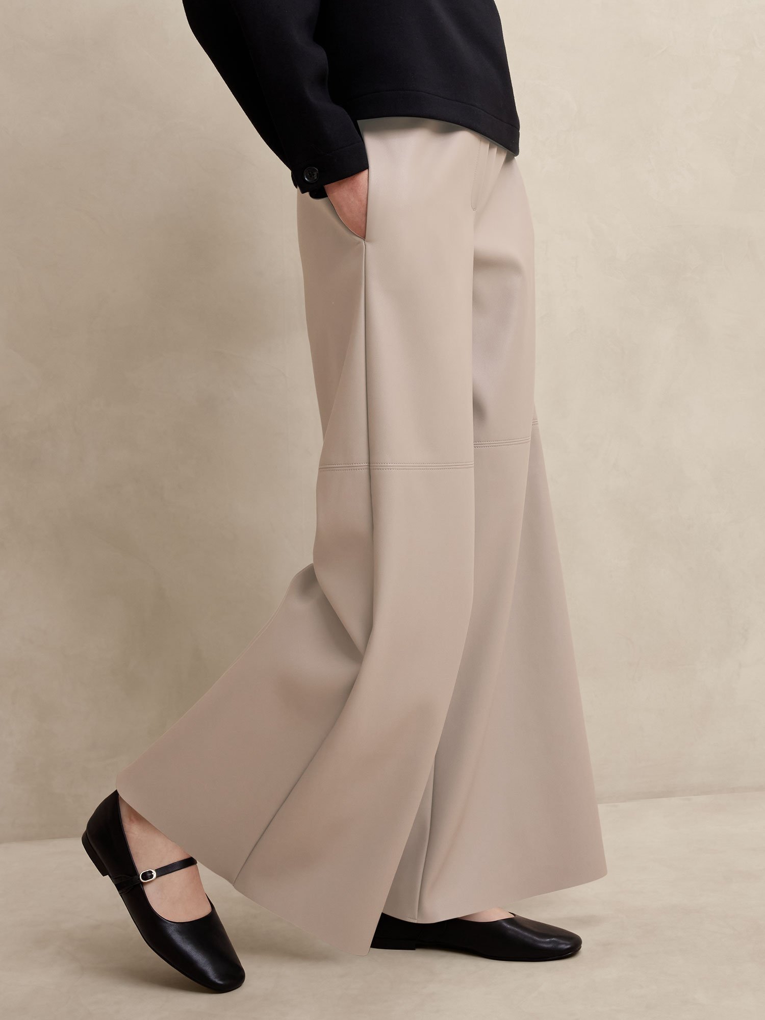 【バナナリパブリック ファクトリーストア/BANANA REPUBLIC FACTORY STORE】のBANANA REPUBLIC FACTORY STORE VEGAN LEATHER WIDE LEG PULL ON PANT インテリア・キッズ・メンズ・レディースファッション・服の通販 founy(ファニー) 　ファッション　Fashion　レディースファッション　WOMEN　FRESH_TAUPE|ID: prp329100004168226 ipo3291000000028830626