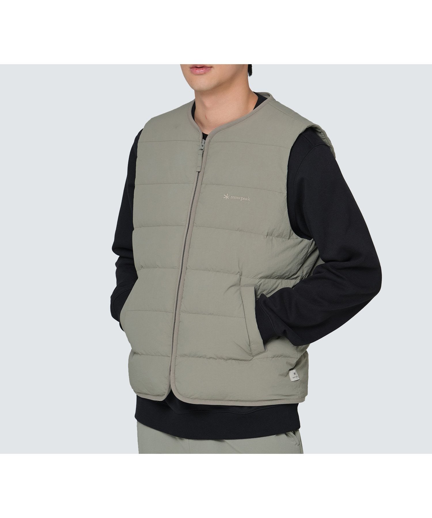 【スノーピーク/SNOW PEAK】のLand lightweight down vest インテリア・キッズ・メンズ・レディースファッション・服の通販 founy(ファニー) 　ファッション　Fashion　レディースファッション　WOMEN　アウター　Coat Outerwear　トップス・カットソー　Tops/Tshirt　ベスト/ジレ　Gilets/Vests　アウトドア　Outdoor　インナー　Inner　秋　Autumn/Fall　コレクション　Collection　抗菌　Antibacterial　軽量　Lightweight　ダウン　Down　ベスト　Vest　ポケット　Pocket　冬　Winter　A/W・秋冬　Aw・Autumn/Winter・Fw・Fall-Winter　KHAKI GREY|ID: prp329100004172158 ipo3291000000028883964