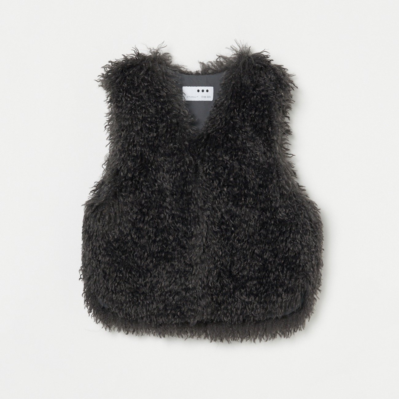 【エリオポール/heliopole】のWAVY FUR SHORT GILET インテリア・キッズ・メンズ・レディースファッション・服の通販 founy(ファニー) 　ファッション　Fashion　レディースファッション　WOMEN　アウター　Coat Outerwear　トップス・カットソー　Tops/Tshirt　ベスト/ジレ　Gilets/Vests　シンプル　Simple　フィット　Fit　プレミアム　Premium　チャコールグレー|ID: prp329100004172234 ipo3291000000028941803