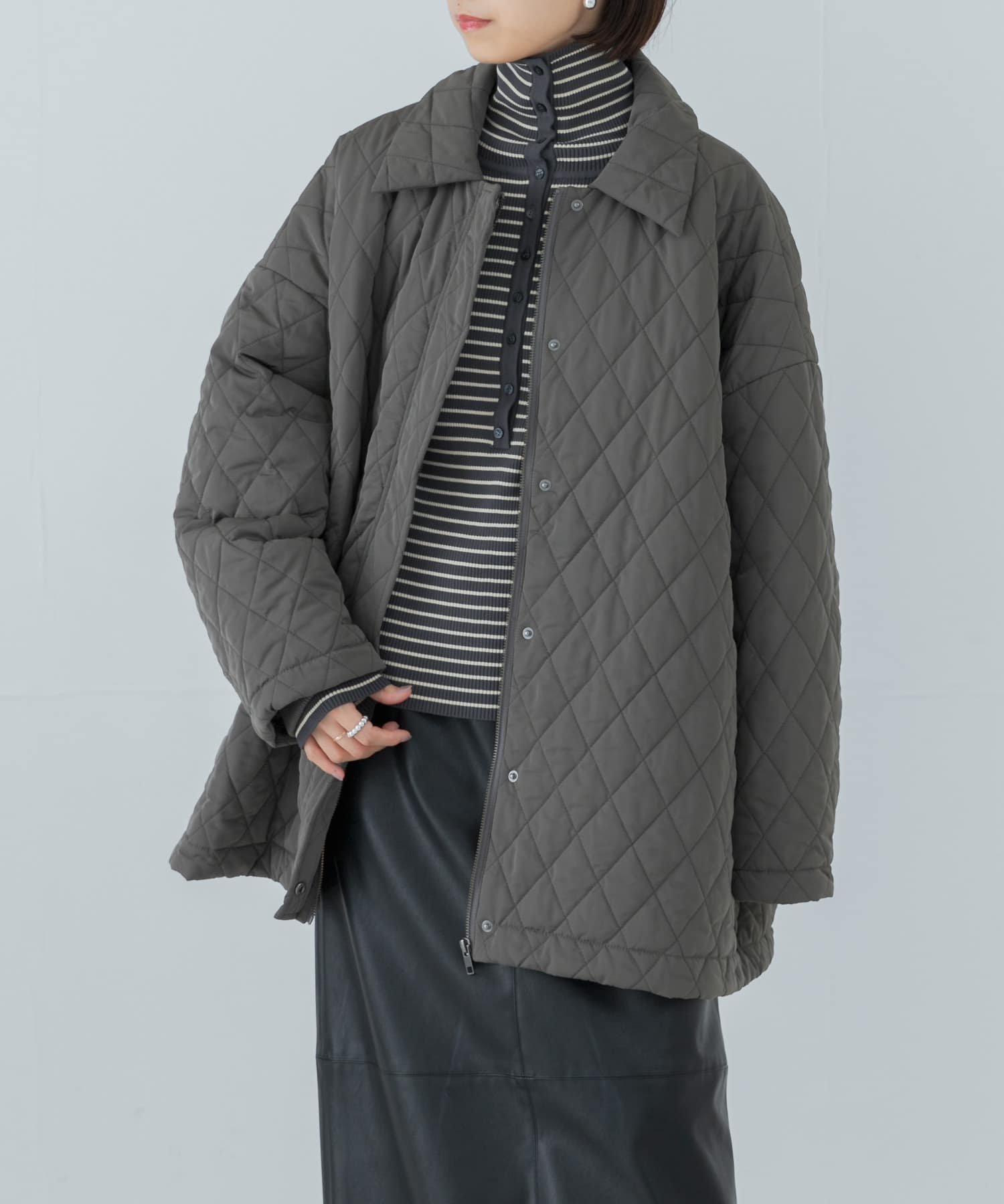 【アーバンリサーチ/URBAN RESEARCH】のキルティングテントコート インテリア・キッズ・メンズ・レディースファッション・服の通販 founy(ファニー) 　ファッション　Fashion　レディースファッション　WOMEN　アウター　Coat Outerwear　コート　Coats　2024年　2024　2024-2025秋冬・A/W　Aw/Autumn/Winter/Fw/Fall/2024-2025　A/W・秋冬　Aw・Autumn/Winter・Fw・Fall-Winter　冬　Winter　キルティング　Quilting　スラックス　Slacks　ベーシック　Basic　リラックス　Relax　ワイド　Wide　今季　This Season　防寒　Cold Protection　KHAKI GRAY|ID: prp329100004172309 ipo3291000000028885116