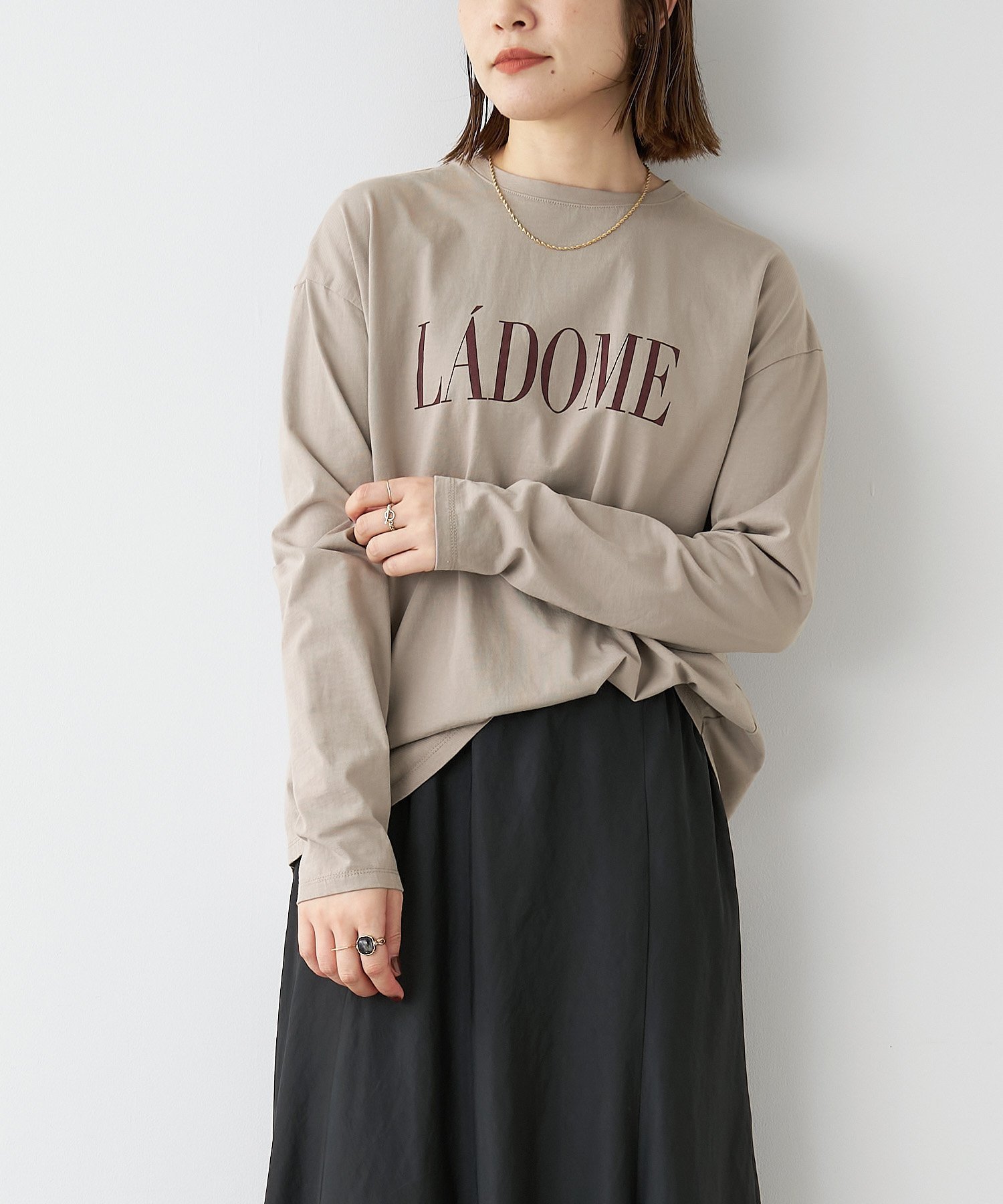 【マイカ ディール/MICA & DEAL】のLADOME ロゴロングT-shirt インテリア・キッズ・メンズ・レディースファッション・服の通販 founy(ファニー) 　ファッション　Fashion　レディースファッション　WOMEN　トップス・カットソー　Tops/Tshirt　シャツ/ブラウス　Shirts/Blouses　ロング / Tシャツ　T-Shirts　シルク　Silk　人気　Popularity　フランス　France　羽織　Haori　ロング　Long　GREIGE|ID: prp329100004173049 ipo3291000000028903877