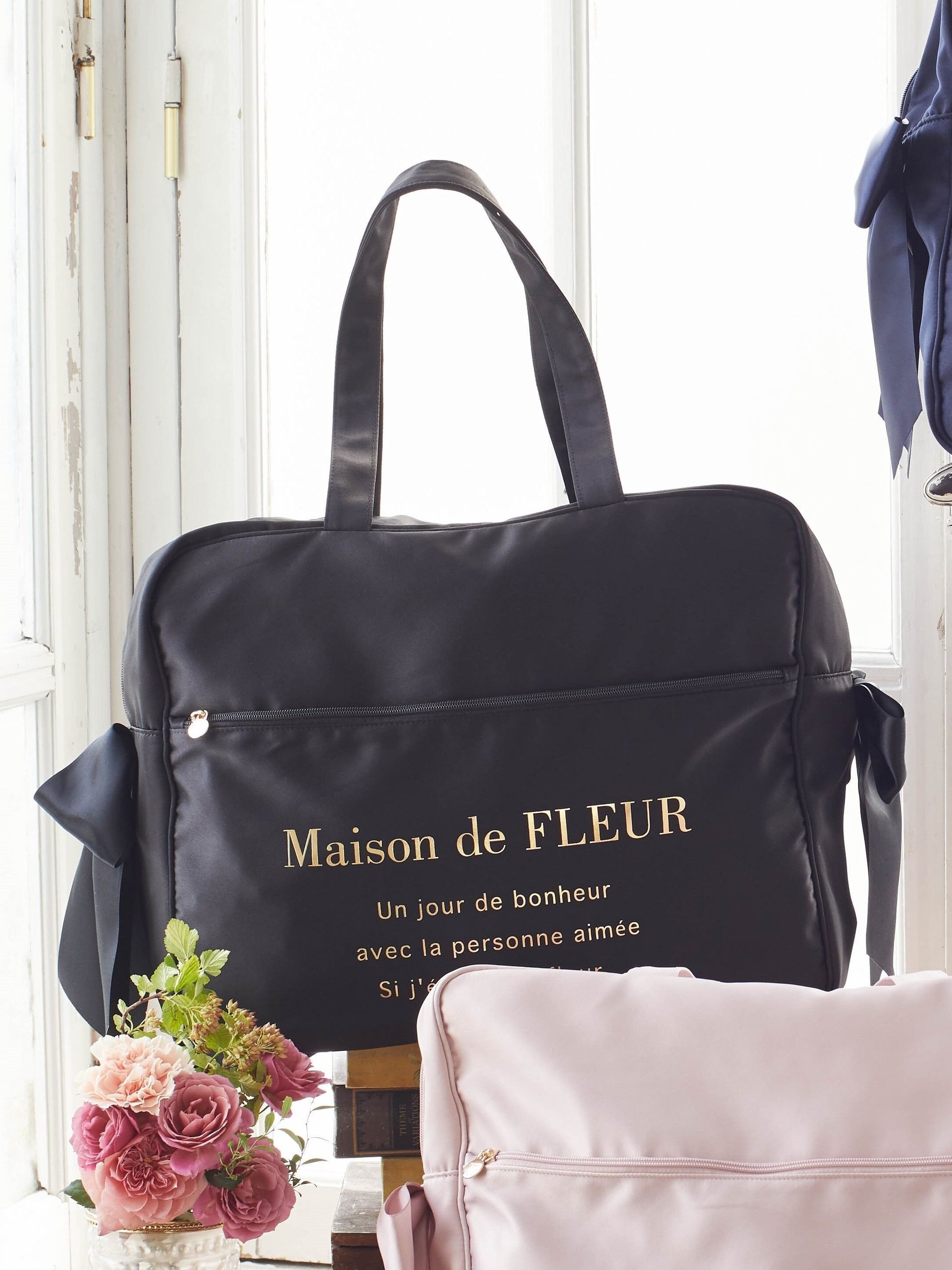 【メゾンドフルール/Maison de FLEUR】のサテンキャリーオンバッグ 人気、トレンドファッション・服の通販 founy(ファニー) 　ファッション　Fashion　レディースファッション　WOMEN　バッグ　Bag　2024年　2024　2024-2025秋冬・A/W　Aw/Autumn/Winter/Fw/Fall/2024-2025　 other-1|ID: prp329100004181215 ipo3291000000028968465