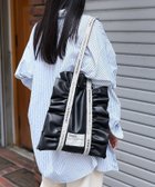 【フリークスストア/FREAK'S STORE】の別注 フェイクレザー フリルシューズバッグ 24AW 人気、トレンドファッション・服の通販 founy(ファニー) ファッション Fashion レディースファッション WOMEN 2024年 2024 2024-2025秋冬・A/W Aw/Autumn/Winter/Fw/Fall/2024-2025 A/W・秋冬 Aw・Autumn/Winter・Fw・Fall-Winter 冬 Winter シューズ Shoes スタイリッシュ Stylish スペシャル Special トレンド Trend フェイクレザー Faux Leather フリル Frills モチーフ Motif 別注 Special Order 定番 Standard thumbnail ブラック|ID: prp329100004182369 ipo3291000000029443748