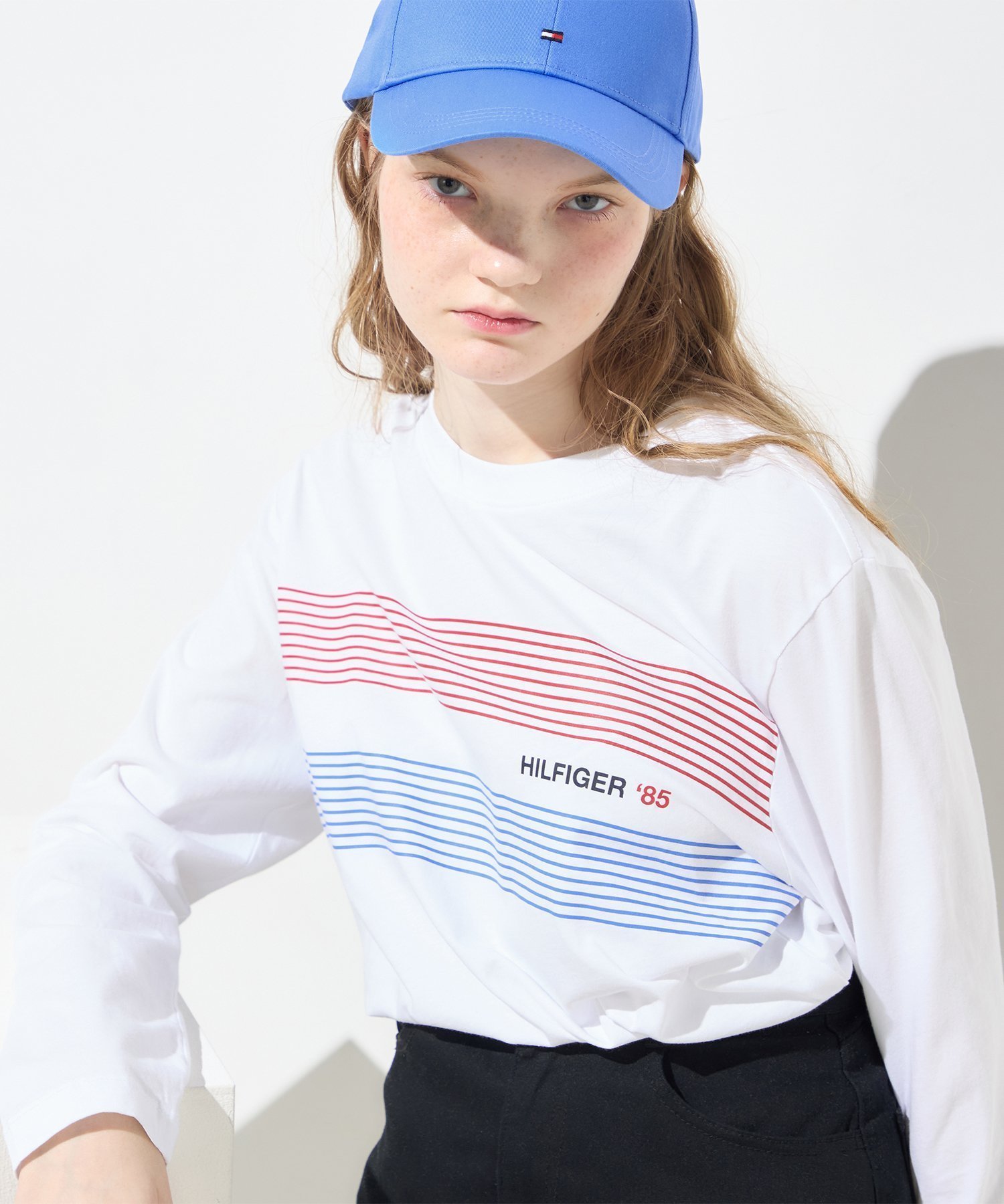 【トミーヒルフィガー/TOMMY HILFIGER】のTOMMY HILFIGER(トミーヒルフィガー) チェストヒルフィガー85ロングスリーブTシャツ 人気、トレンドファッション・服の通販 founy(ファニー) 　ファッション　Fashion　レディースファッション　WOMEN　トップス・カットソー　Tops/Tshirt　シャツ/ブラウス　Shirts/Blouses　ロング / Tシャツ　T-Shirts　インナー　Inner　カーディガン　Cardigan　ジャケット　Jacket　スポーティ　Sporty　スリーブ　Sleeve　フロント　Front　ロング　Long　 other-1|ID: prp329100004182530 ipo3291000000028973917