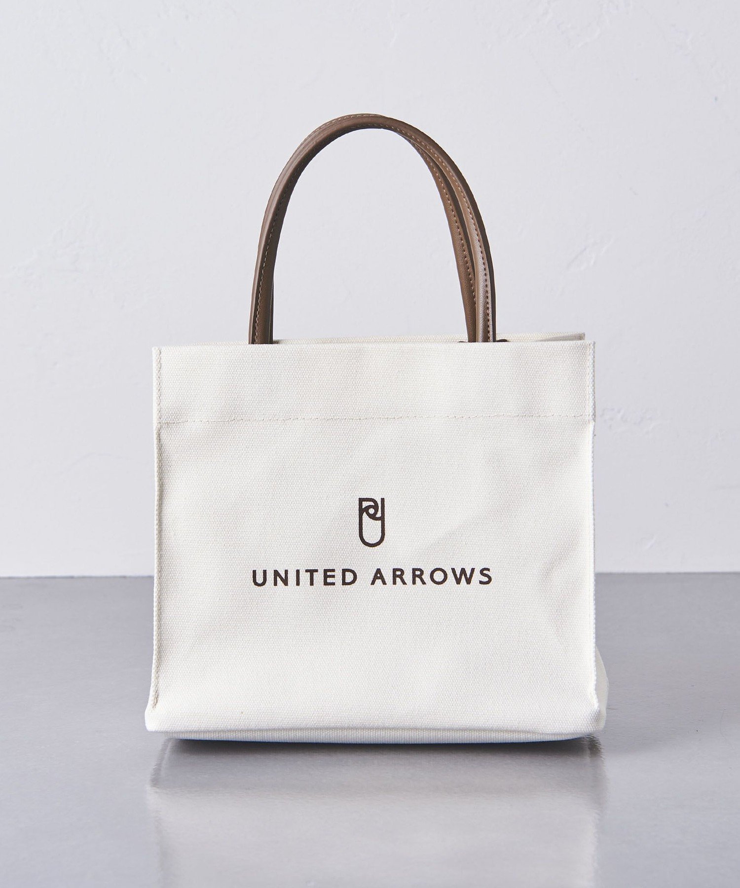 【ユナイテッドアローズ/UNITED ARROWS】のロゴ トートバッグ S インテリア・キッズ・メンズ・レディースファッション・服の通販 founy(ファニー) 　ファッション　Fashion　レディースファッション　WOMEN　バッグ　Bag　おすすめ　Recommend　ポケット　Pocket　ビジネス 仕事 通勤　Business　OFF WHITE|ID: prp329100004185247 ipo3291000000029392670