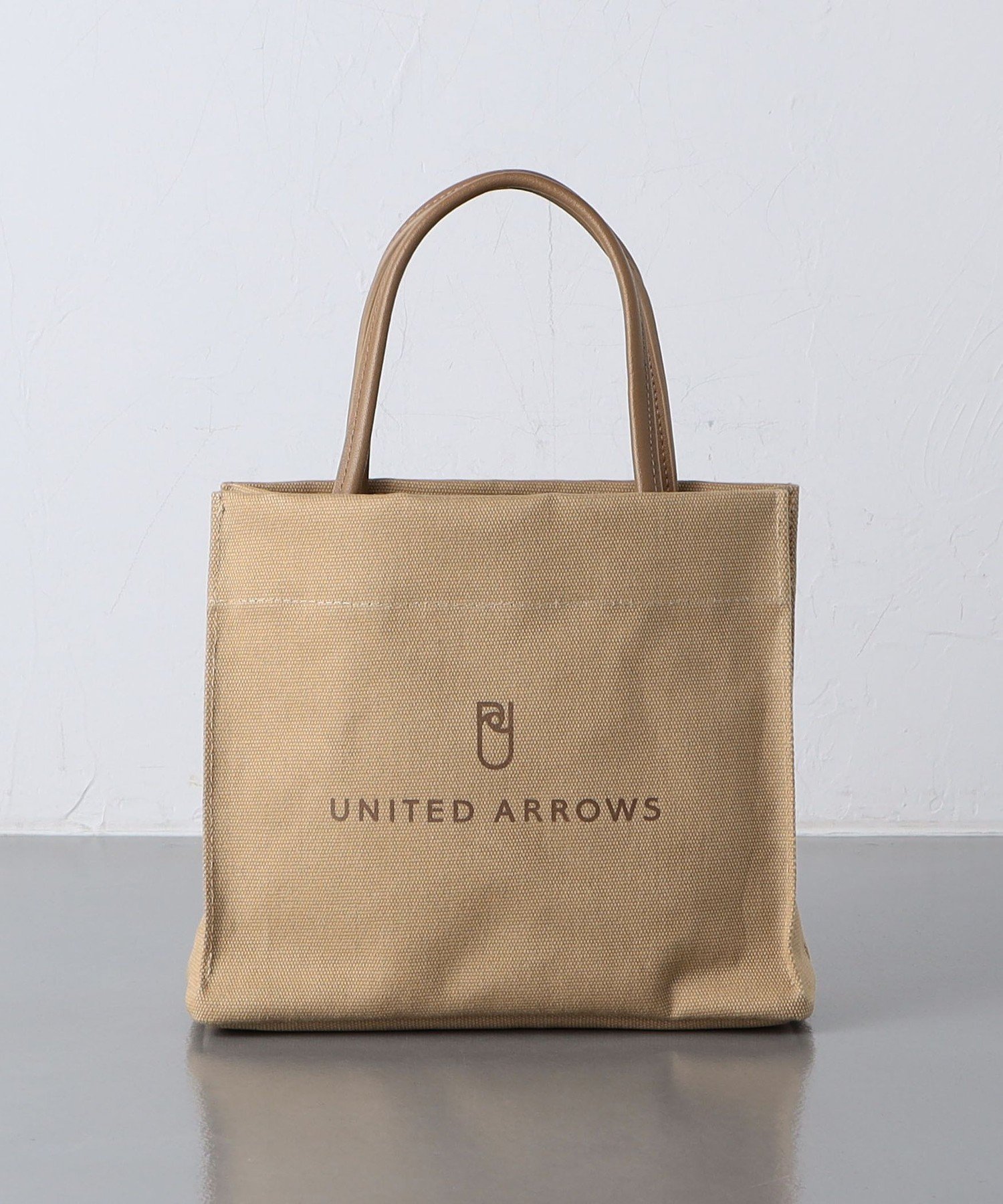 【ユナイテッドアローズ/UNITED ARROWS】のロゴ トートバッグ S インテリア・キッズ・メンズ・レディースファッション・服の通販 founy(ファニー) 　ファッション　Fashion　レディースファッション　WOMEN　バッグ　Bag　おすすめ　Recommend　ポケット　Pocket　ビジネス 仕事 通勤　Business　BEIGE|ID: prp329100004185247 ipo3291000000029392672