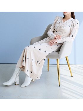 【セルフォード/CELFORD】のベロア総刺繍ワンピース 人気、トレンドファッション・服の通販 founy(ファニー) ファッション Fashion レディースファッション WOMEN ワンピース Dress ギャザー Gather ストレッチ Stretch スリーブ Sleeve デコルテ Decolletage ベロア Velor エレガント 上品 Elegant 冬 Winter |ID:prp329100004189353