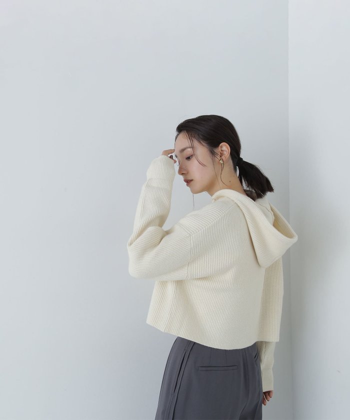 【ナチュラル ビューティー ベーシック/NATURAL BEAUTY BASIC】のフーディーニットプルオーバー 24AW インテリア・キッズ・メンズ・レディースファッション・服の通販 founy(ファニー) https://founy.com/ ファッションモデル・俳優・女優 Models 女性 Women 朝比奈彩 Asahina Aya ファッション Fashion レディースファッション WOMEN トップス・カットソー Tops/Tshirt ニット Knit Tops プルオーバー Pullover 11月号 November Issue 2024年 2024 2024-2025秋冬・A/W Aw/Autumn/Winter/Fw/Fall/2024-2025 クロップド Cropped ショルダー Shoulder ドロップ Drop フェミニン Feminine フォルム Form ボトム Bottom メタル Metal 畦 Ridge 雑誌 Magazine |ID: prp329100004194762 ipo3291000000029058378