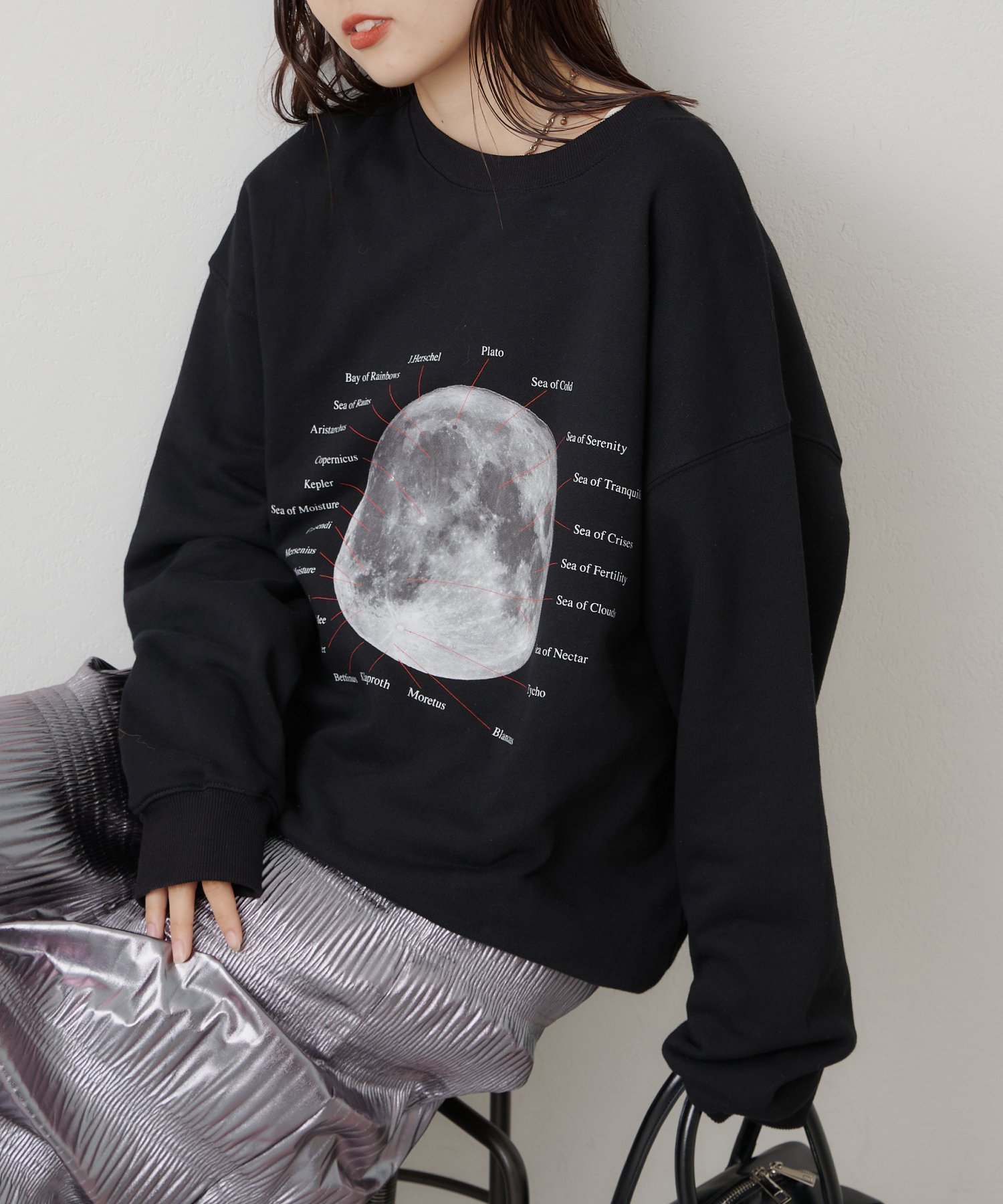 【チャオパニックティピー/CIAOPANIC TYPY】の【UNISEX】MOON/EARTHスウェット インテリア・キッズ・メンズ・レディースファッション・服の通販 founy(ファニー) 　ファッション　Fashion　レディースファッション　WOMEN　トップス・カットソー　Tops/Tshirt　パーカ　Sweats　スウェット　Sweat　インナー　Inner　春　Spring　秋　Autumn/Fall　カーゴパンツ　Cargo Pants　ジャケット　Jacket　スウェット　Sweat　デニム　Denim　ハーフ　Half　ベスト　Vest　ユニセックス　Unisex　ワイド　Wide　冬　Winter　再入荷　Restock/Back In Stock/Re Arrival　おすすめ　Recommend　夏　Summer　ブラック|ID: prp329100004194935 ipo3291000000029059529