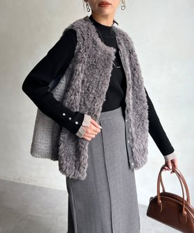 【シェトワ/Chez toi】のサイド切替ファーベスト 人気、トレンドファッション・服の通販 founy(ファニー) ファッション Fashion レディースファッション WOMEN アウター Coat Outerwear トップス・カットソー Tops/Tshirt ベスト/ジレ Gilets/Vests おすすめ Recommend シンプル Simple トレンド Trend ハイネック High Neck フェイクファー Faux Fur ベスト Vest 切替 Switching 無地 Plain Color |ID:prp329100004196173