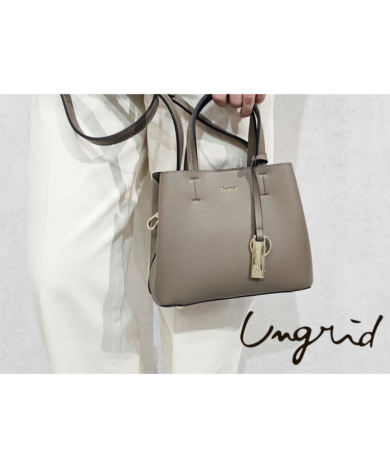 【スタイルコード/STYLE CODE】の【Ungrid/アングリッド】キーリングチャーム付 両アオリポケットハンドバッグ インテリア・キッズ・メンズ・レディースファッション・服の通販 founy(ファニー) 　ファッション　Fashion　レディースファッション　WOMEN　バッグ　Bag　コンパクト　Compact　シンプル　Simple　ハンドバッグ　Handbag　ポケット　Pocket　再入荷　Restock/Back In Stock/Re Arrival　エレガント 上品　Elegant　GREGE|ID: prp329100004197086 ipo3291000000029558845