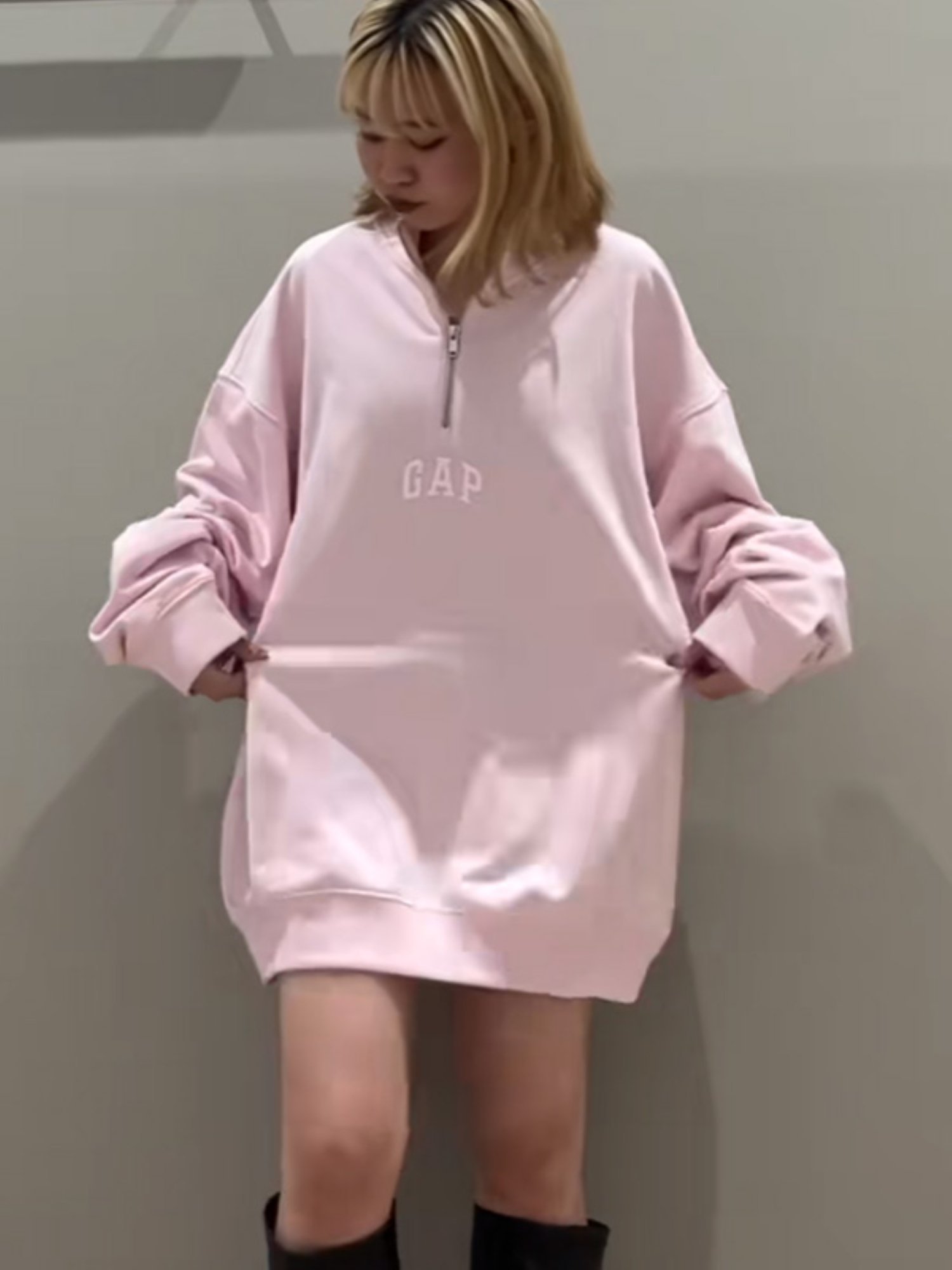 【ギャップ/GAP】のGAP アーチロゴ ハーフジップスウェット・トレーナー(ユニセックス) インテリア・キッズ・メンズ・レディースファッション・服の通販 founy(ファニー) 　ファッション　Fashion　レディースファッション　WOMEN　トップス・カットソー　Tops/Tshirt　パーカ　Sweats　スウェット　Sweat　ストレート　Straight　トレーナー　Trainer　フィット　Fit　モックネック　Mock Neck　リラックス　Relax　長袖　Long Sleeve　LIGHT_PEONY|ID: prp329100004199078 ipo3291000000029092159