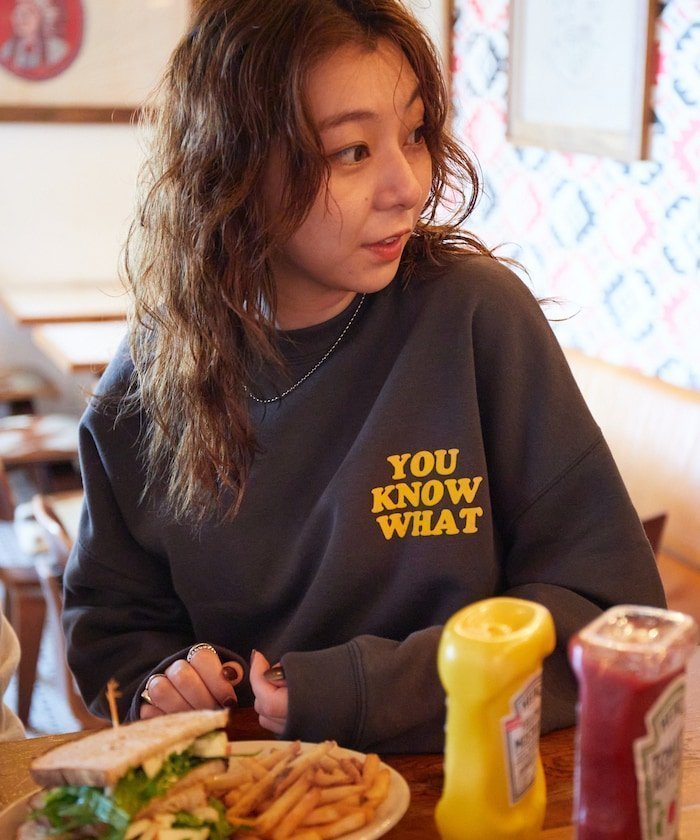 【フリークスストア/FREAK'S STORE】のYOU KNOW WHAT×FREAK S STORE 別注 ビッグシルエット フロッキープリント クルーネックスウェット 【限定展開】 インテリア・キッズ・メンズ・レディースファッション・服の通販 founy(ファニー) 　ファッション　Fashion　レディースファッション　WOMEN　トップス・カットソー　Tops/Tshirt　パーカ　Sweats　スウェット　Sweat　帽子　Hats　A/W・秋冬　Aw・Autumn/Winter・Fw・Fall-Winter　冬　Winter　おすすめ　Recommend　インナー　Inner　カーゴパンツ　Cargo Pants　グラフィック　Graphic　シンプル　Simple　デニム　Denim　ビッグ　Big　フロント　Front　プリント　Print　ボトム　Bottom　ワイド　Wide　ワンポイント　One Point　人気　Popularity　別注　Special Order　定番　Standard　スミクロ|ID: prp329100004200832 ipo3291000000029255216