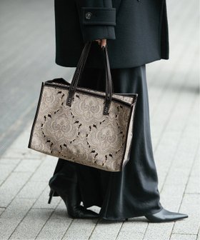 【ジャーナルスタンダード レサージュ/journal standard L'essage】の《追加 2》【A VACATION/ア ヴァケーション】CLUB BAG ONYX トートバッグ 人気、トレンドファッション・服の通販 founy(ファニー) ファッション Fashion レディースファッション WOMEN バッグ Bag 2025年 2025 |ID:prp329100004202284