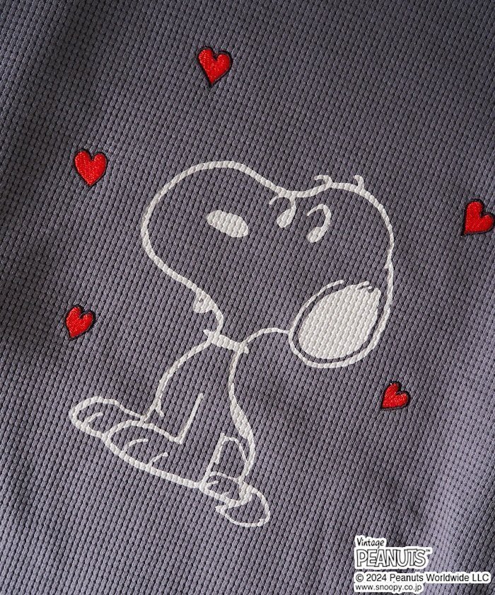 【フリークスストア/FREAK'S STORE】のPEANUTS/ピーナッツ 別注 ワッフル 刺繍 プリント Tシャツ【限定展開】 24AW インテリア・キッズ・メンズ・レディースファッション・服の通販 founy(ファニー) 　ファッション　Fashion　レディースファッション　WOMEN　トップス・カットソー　Tops/Tshirt　シャツ/ブラウス　Shirts/Blouses　ロング / Tシャツ　T-Shirts　2024年　2024　2024-2025秋冬・A/W　Aw/Autumn/Winter/Fw/Fall/2024-2025　A/W・秋冬　Aw・Autumn/Winter・Fw・Fall-Winter　冬　Winter　おすすめ　Recommend　キャラクター　Character　シンプル　Simple　スウェット　Sweat　スペシャル　Special　プリント　Print　ワッフル　Waffle　人気　Popularity　別注　Special Order　スミクロ|ID: prp329100004206351 ipo3291000000029148257