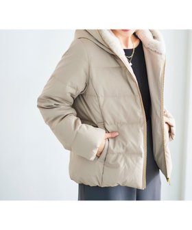 【ルクールブラン/le.coeur blanc】のファーフードショートダウン 人気、トレンドファッション・服の通販 founy(ファニー) ファッション Fashion レディースファッション WOMEN おすすめ Recommend サテン Satin ショート Short ダウン Down フェイクファー Faux Fur ワイド Wide 人気 Popularity 切替 Switching 防寒 Cold Protection |ID:prp329100004207496