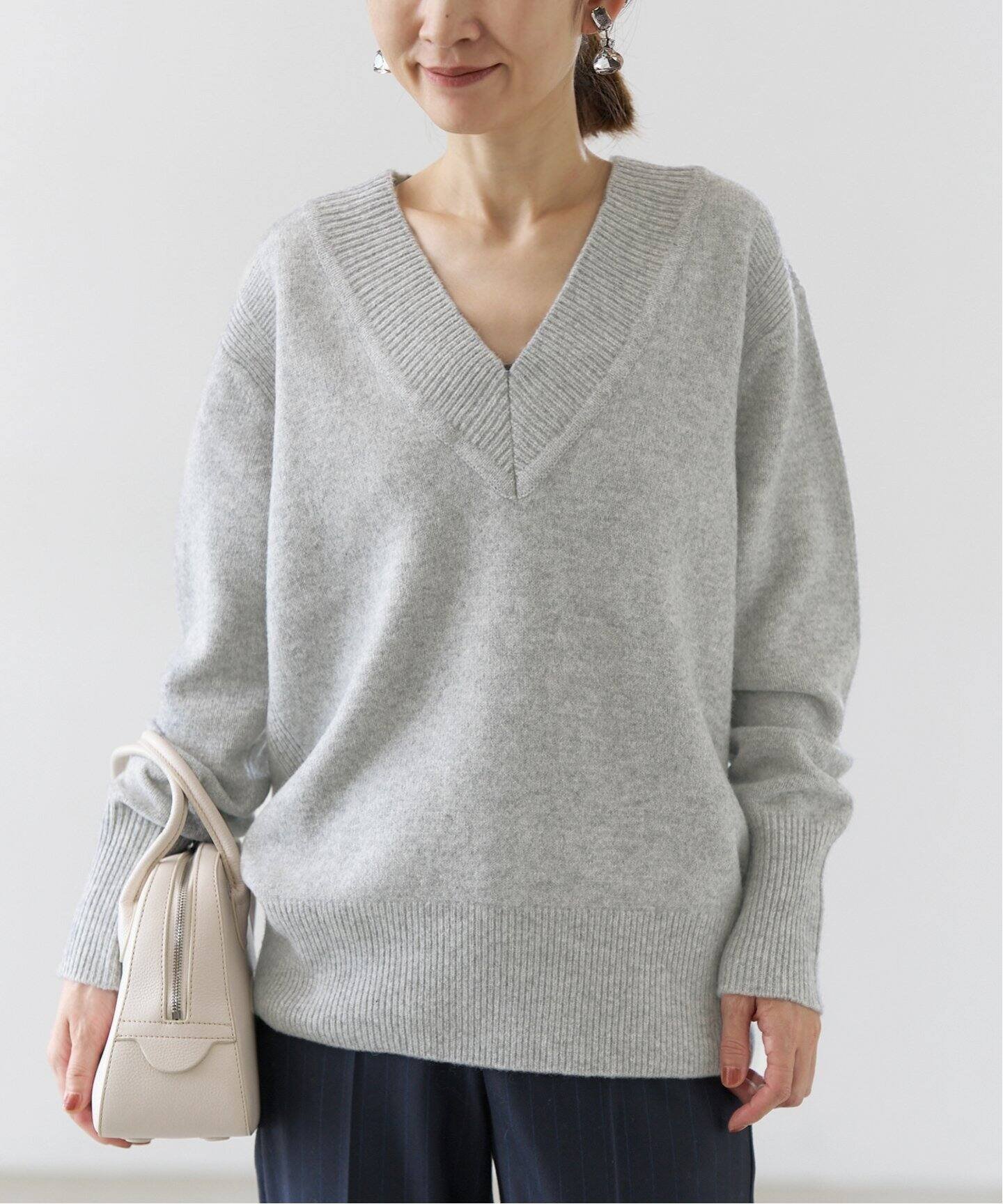 【ヴェルメイユ パー イエナ/VERMEIL par iena】のPure merino wool Vネックプルオーバー インテリア・キッズ・メンズ・レディースファッション・服の通販 founy(ファニー) 　ファッション　Fashion　レディースファッション　WOMEN　トップス・カットソー　Tops/Tshirt　プルオーバー　Pullover　Vネック　V-Neck　2024年　2024　2024-2025秋冬・A/W　Aw/Autumn/Winter/Fw/Fall/2024-2025　アクセサリー　Accessories　ショート　Short　ベーシック　Basic　ボトム　Bottom　今季　This Season　グレー|ID: prp329100004207999 ipo3291000000029160946