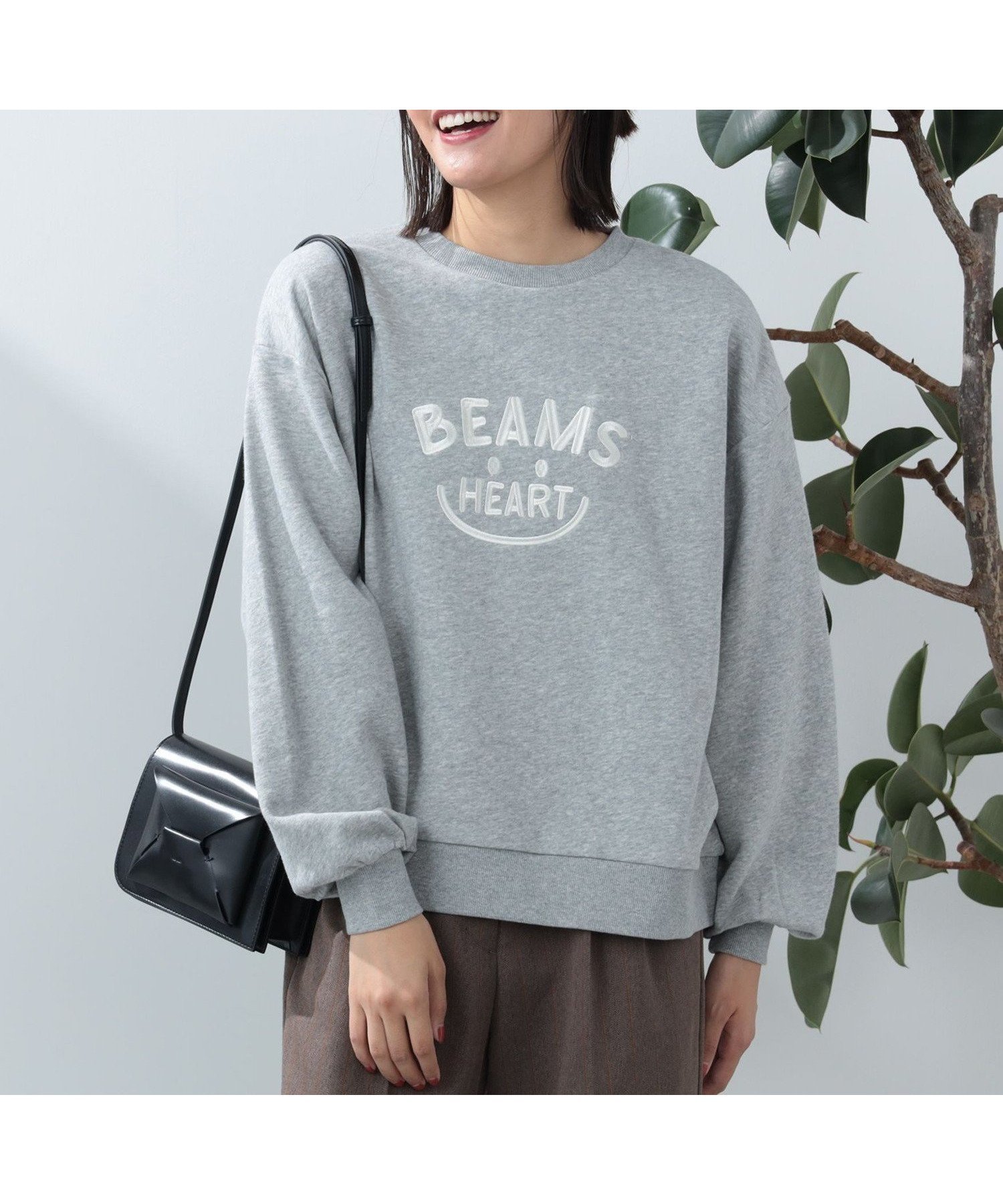 【ビームス ハート/BEAMS HEART】のスマイルエンブレム クルースウェット 24AW インテリア・キッズ・メンズ・レディースファッション・服の通販 founy(ファニー) 　ファッション　Fashion　レディースファッション　WOMEN　トップス・カットソー　Tops/Tshirt　パーカ　Sweats　スウェット　Sweat　ショルダー　Shoulder　シンプル　Simple　ジャケット　Jacket　ストレート　Straight　デニム　Denim　ドロップ　Drop　バランス　Balance　フロント　Front　ベスト　Vest　ロング　Long　冬　Winter　A/W・秋冬　Aw・Autumn/Winter・Fw・Fall-Winter　お家時間・ステイホーム　Home Time/Stay Home　2024年　2024　2024春夏・S/S　Ss,Spring/Summer,2024　旅行　Travel　2024-2025秋冬・A/W　Aw/Autumn/Winter/Fw/Fall/2024-2025　GREY|ID: prp329100004208235 ipo3291000000029419017