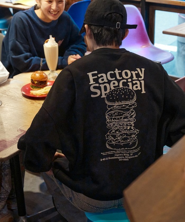 【フリークスストア/FREAK'S STORE】のBurger Factory×FREAK S STORE バーガーファクトリー 別注 ビッグシルエット バックプリント クルーネックスウェット 【限定展開】 インテリア・キッズ・メンズ・レディースファッション・服の通販 founy(ファニー) 　ファッション　Fashion　レディースファッション　WOMEN　トップス・カットソー　Tops/Tshirt　パーカ　Sweats　スウェット　Sweat　バッグ　Bag　A/W・秋冬　Aw・Autumn/Winter・Fw・Fall-Winter　冬　Winter　おすすめ　Recommend　カーゴパンツ　Cargo Pants　グラフィック　Graphic　シンプル　Simple　デニム　Denim　トレンド　Trend　ビッグ　Big　フロント　Front　プリント　Print　ボトム　Bottom　リラックス　Relax　ワンポイント　One Point　人気　Popularity　別注　Special Order　定番　Standard　スミクロ|ID: prp329100004210648 ipo3291000000029532924