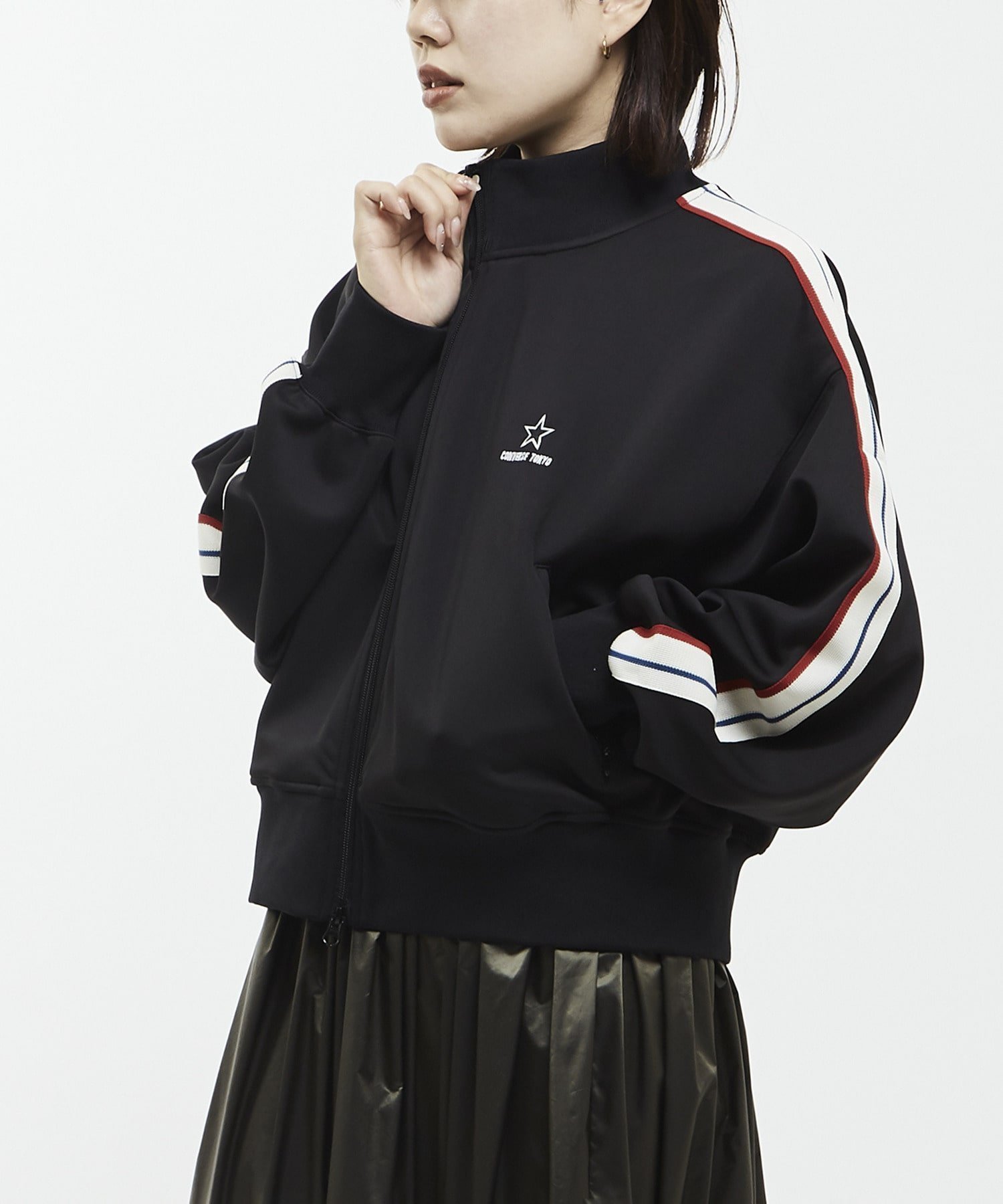 【コンバーストウキョウ/CONVERSE TOKYO】のLINE LOOSE SHORT TRACK JACKET(WOMEN S) インテリア・キッズ・メンズ・レディースファッション・服の通販 founy(ファニー) 　ファッション　Fashion　レディースファッション　WOMEN　アウター　Coat Outerwear　ジャケット　Jackets　カーゴパンツ　Cargo Pants　コンパクト　Compact　ショート　Short　ジャケット　Jacket　デニム　Denim　定番　Standard　人気　Popularity　ワンポイント　One Point　おすすめ　Recommend　ブラック|ID: prp329100004212577 ipo3291000000029213317