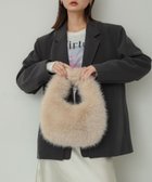 【センスオブプレイス/SENSE OF PLACE by URBAN RESEARCH】の『柴田ひかりさん着用』ファーラウンドバッグ 人気、トレンドファッション・服の通販 founy(ファニー) ファッション Fashion レディースファッション WOMEN バッグ Bag 2024年 2024 2024-2025秋冬・A/W Aw/Autumn/Winter/Fw/Fall/2024-2025 A/W・秋冬 Aw・Autumn/Winter・Fw・Fall-Winter 冬 Winter thumbnail BEIGE|ID: prp329100004232692 ipo3291000000029538597