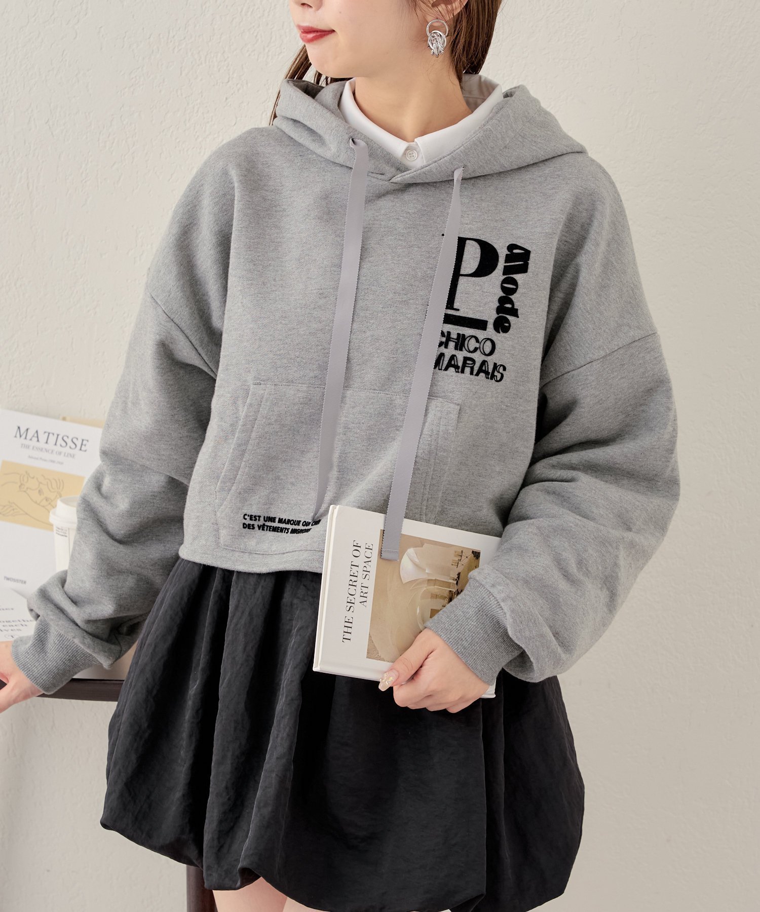 【パルグループ/PAL GROUP】の【Chico】ロゴフードパーカー インテリア・キッズ・メンズ・レディースファッション・服の通販 founy(ファニー) 　ファッション　Fashion　レディースファッション　WOMEN　トップス・カットソー　Tops/Tshirt　パーカ　Sweats　スウェット　Sweat　ドローストリング　Drawstring　パーカー　Hoodie　リボン　Ribbon　ルーズ　Loose　グレー|ID: prp329100004233082 ipo3291000000029338795