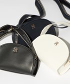 【トミーヒルフィガー/TOMMY HILFIGER】のモノタイプハーフムーンカメラバッグ ホワイトYBL|ID: prp329100004248559 ipo3291000000029482964