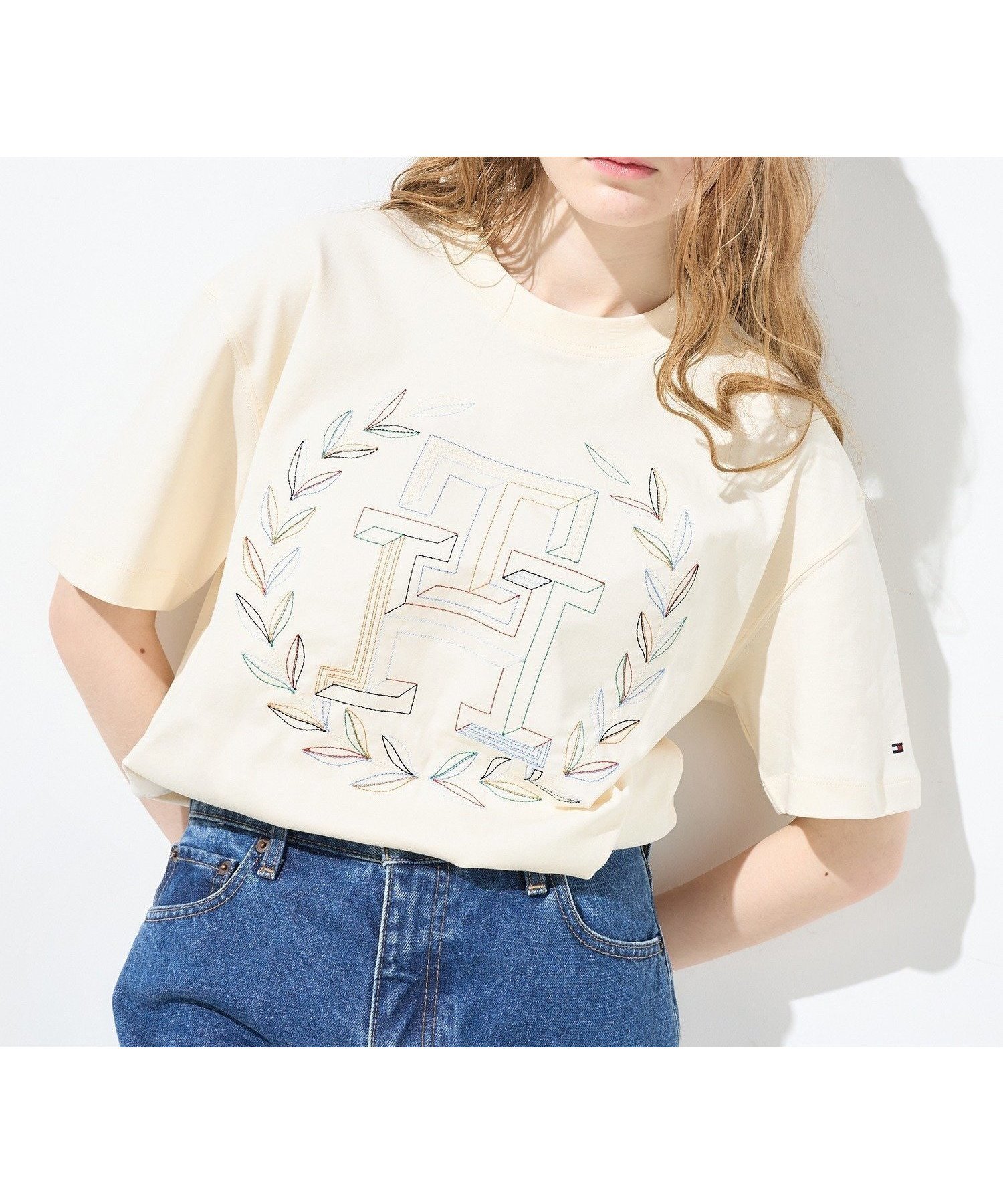 【トミーヒルフィガー/TOMMY HILFIGER】のリラックスマルチカラーローレルクルーネックTシャツ 人気、トレンドファッション・服の通販 founy(ファニー) 　ファッション　Fashion　レディースファッション　WOMEN　トップス・カットソー　Tops/Tshirt　シャツ/ブラウス　Shirts/Blouses　ロング / Tシャツ　T-Shirts　 other-1|ID: prp329100004248914 ipo3291000000029486688