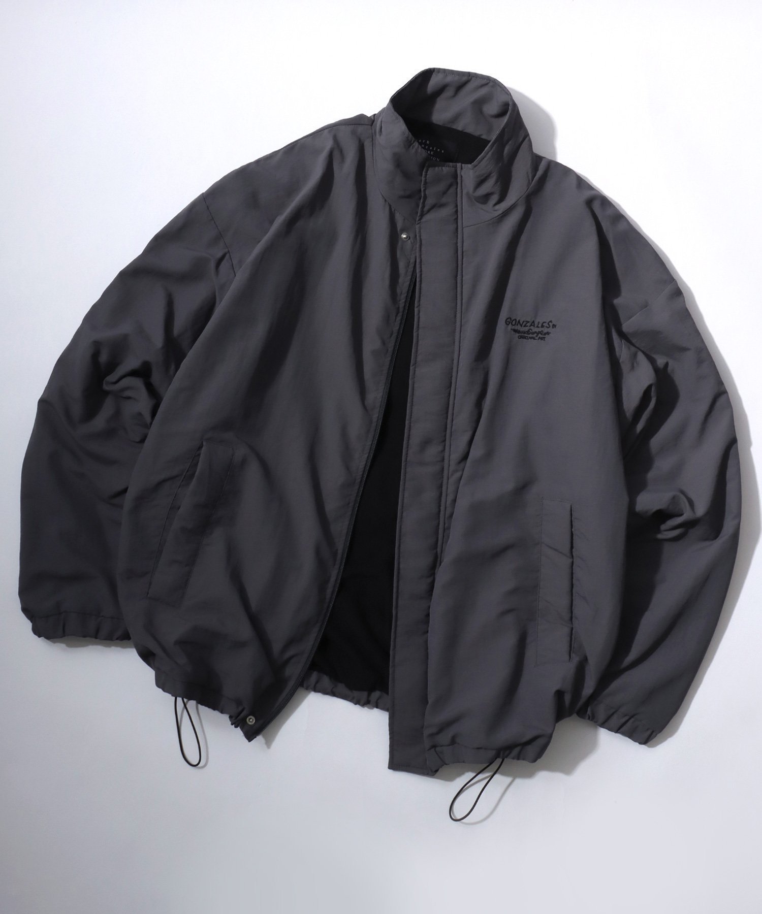 【ラザル/LAZAR / MEN】のMark Gonzales/別注 リバーシブル 裏フリース ナイロンジャケット 人気、トレンドファッション・服の通販 founy(ファニー) 　ファッション　Fashion　メンズファッション　MEN　カーゴパンツ　Cargo Pants　カーディガン　Cardigan　キャップ　Cap　キャラクター　Character　キルティング　Quilting　ジャケット　Jacket　ジャージ　Jersey　ストライプ　Stripe　スニーカー　Sneakers　スポーツ　Sports　スラックス　Slacks　セットアップ　Set Up　センター　Center　セーター　Sweater　ダウン　Down　デニム　Denim　トレンド　Trend　ドローコード　Draw Cord　定番　Standard　人気　Popularity　パーカー　Hoodie　ビッグ　Big　フレア　Flare　フロント　Front　ブルゾン　Blouson　ベスト　Vest　ベーシック　Basic　別注　Special Order　 other-1|ID: prp329100004250522 ipo3291000000029499711