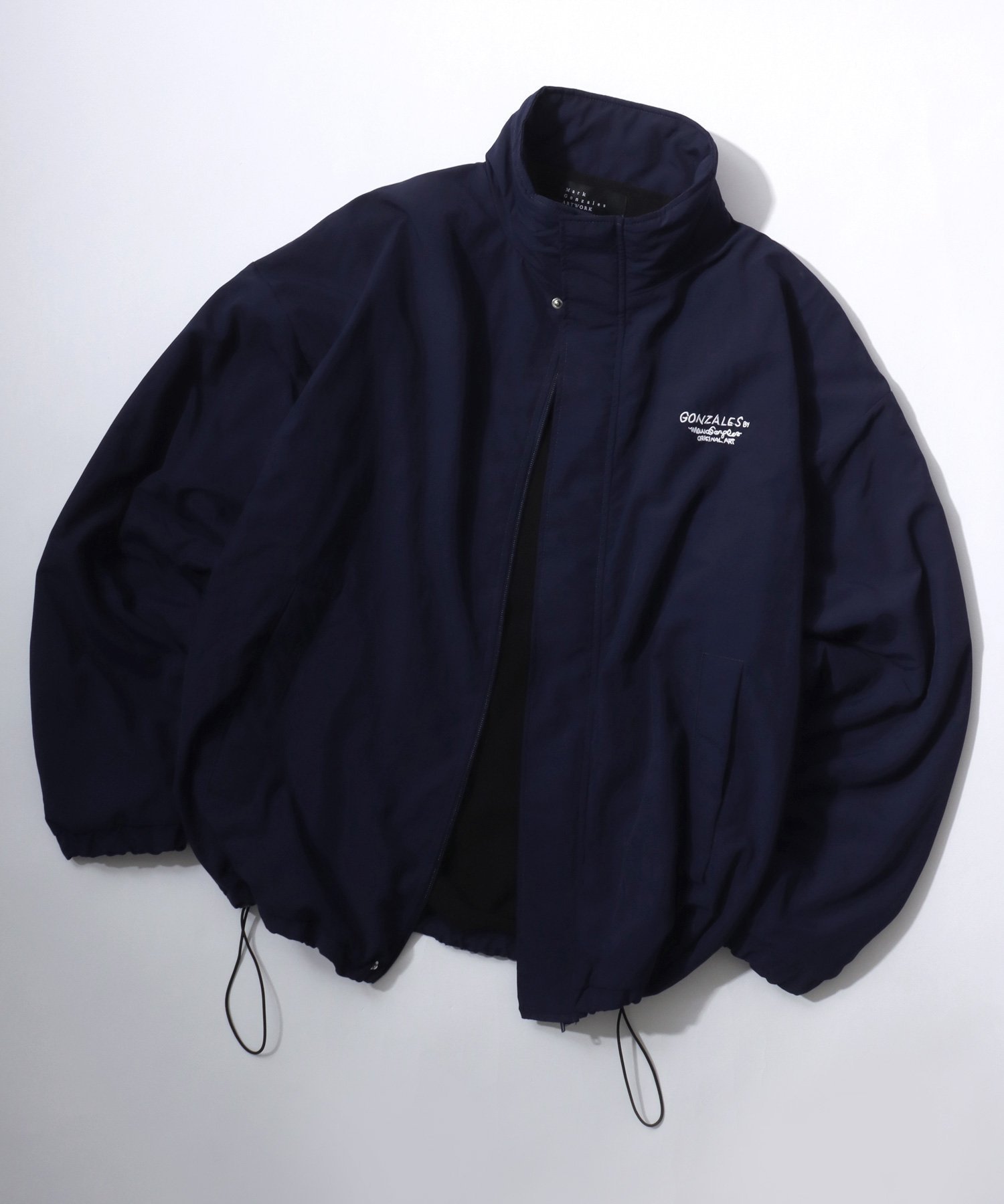 【ラザル/LAZAR / MEN】のMark Gonzales/別注 リバーシブル 裏フリース ナイロンジャケット インテリア・キッズ・メンズ・レディースファッション・服の通販 founy(ファニー) 　ファッション　Fashion　メンズファッション　MEN　カーゴパンツ　Cargo Pants　カーディガン　Cardigan　キャップ　Cap　キャラクター　Character　キルティング　Quilting　ジャケット　Jacket　ジャージ　Jersey　ストライプ　Stripe　スニーカー　Sneakers　スポーツ　Sports　スラックス　Slacks　セットアップ　Set Up　センター　Center　セーター　Sweater　ダウン　Down　デニム　Denim　トレンド　Trend　ドローコード　Draw Cord　定番　Standard　人気　Popularity　パーカー　Hoodie　ビッグ　Big　フレア　Flare　フロント　Front　ブルゾン　Blouson　ベスト　Vest　ベーシック　Basic　別注　Special Order　ネイビー|ID: prp329100004250522 ipo3291000000029499713