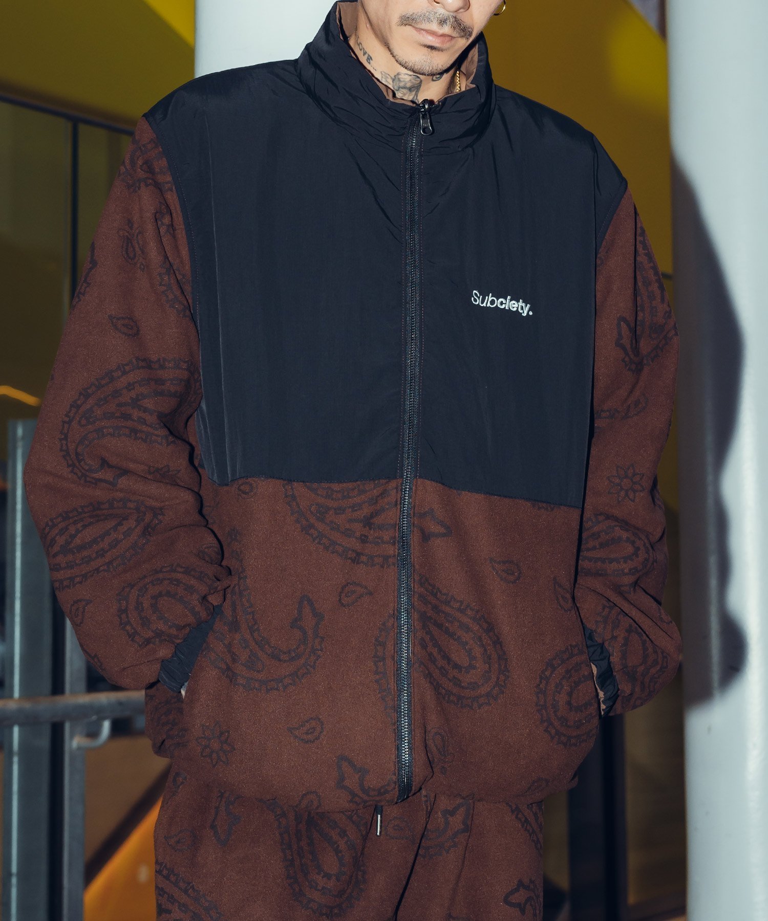 【サブサエティ/Subciety / MEN】のREVERSIBLE NYLON*FLEECE JKT インテリア・キッズ・メンズ・レディースファッション・服の通販 founy(ファニー) 　ファッション　Fashion　メンズファッション　MEN　アウトドア　Outdoor　キルト　Quilt　セットアップ　Set Up　ドローストリング　Drawstring　ブルゾン　Blouson　ペイズリー　Paisley　防寒　Cold Protection　ミリタリー　Military　リバーシブル　Reversible　再入荷　Restock/Back In Stock/Re Arrival　BROWN|ID: prp329100004251920 ipo3291000000029511231