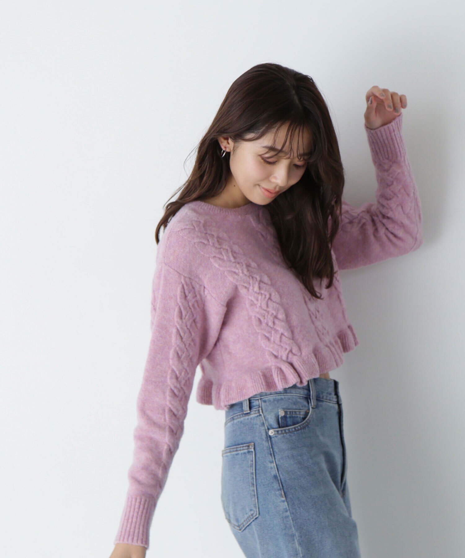 【ナチュラル ビューティー ベーシック/NATURAL BEAUTY BASIC】のクロップドケーブルフリルニット 24AW 人気、トレンドファッション・服の通販 founy(ファニー) 　ファッション　Fashion　レディースファッション　WOMEN　トップス・カットソー　Tops/Tshirt　ニット　Knit Tops　2024年　2024　2024-2025秋冬・A/W　Aw/Autumn/Winter/Fw/Fall/2024-2025　おすすめ　Recommend　コンパクト　Compact　ダウン　Down　デニム　Denim　フリル　Frills　ミドル　Middle　 other-1|ID: prp329100004252910 ipo3291000000029521457