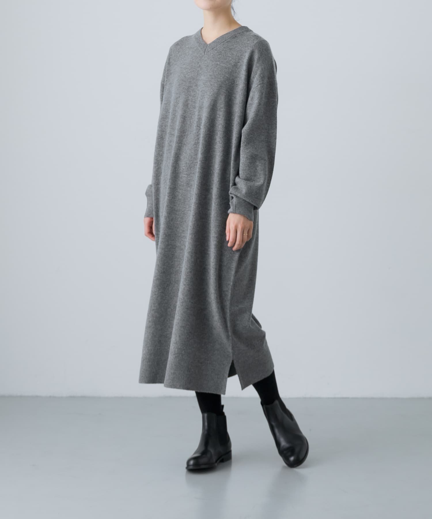 【かぐれ/kagure / URBAN RESEARCH】のVネックウールニットワンピース 人気、トレンドファッション・服の通販 founy(ファニー) 　ファッション　Fashion　レディースファッション　WOMEN　ワンピース　Dress　ニットワンピース　Knit Dresses　2024年　2024　2024-2025秋冬・A/W　Aw/Autumn/Winter/Fw/Fall/2024-2025　A/W・秋冬　Aw・Autumn/Winter・Fw・Fall-Winter　冬　Winter　インナー　Inner　スリット　Slit　ベーシック　Basic　ロング　Long　エレガント 上品　Elegant　 other-1|ID: prp329100004261485 ipo3291000000029619377