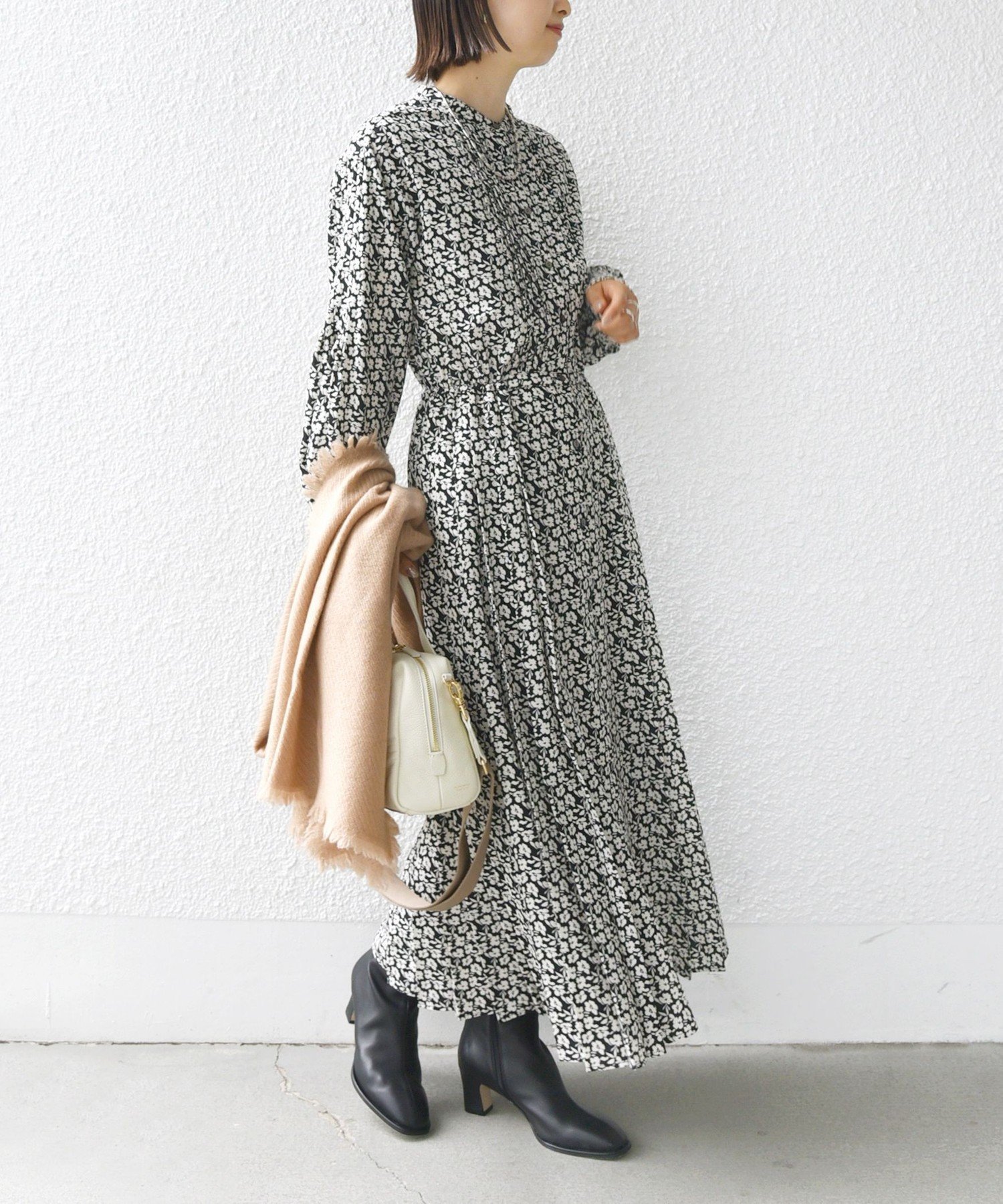 【シップス フォー ウィメン/SHIPS】の【WEB限定】 手洗い可能 ドット / 花柄 バンドカラー サイド プリーツ ワンピース インテリア・キッズ・メンズ・レディースファッション・服の通販 founy(ファニー) 　ファッション　Fashion　レディースファッション　WOMEN　ワンピース　Dress　ギャザー　Gather　スニーカー　Sneakers　ドット　Dot　ブラウジング　Browsing　プリント　Print　プリーツ　Pleats　ペチコート　Petticoat　ポケット　Pocket　無地　Plain Color　おすすめ　Recommend　エレガント 上品　Elegant　2025年　2025　2025春夏・S/S　Ss,Spring/Summer,2025　ブラック系|ID: prp329100004275994 ipo3291000000031673020